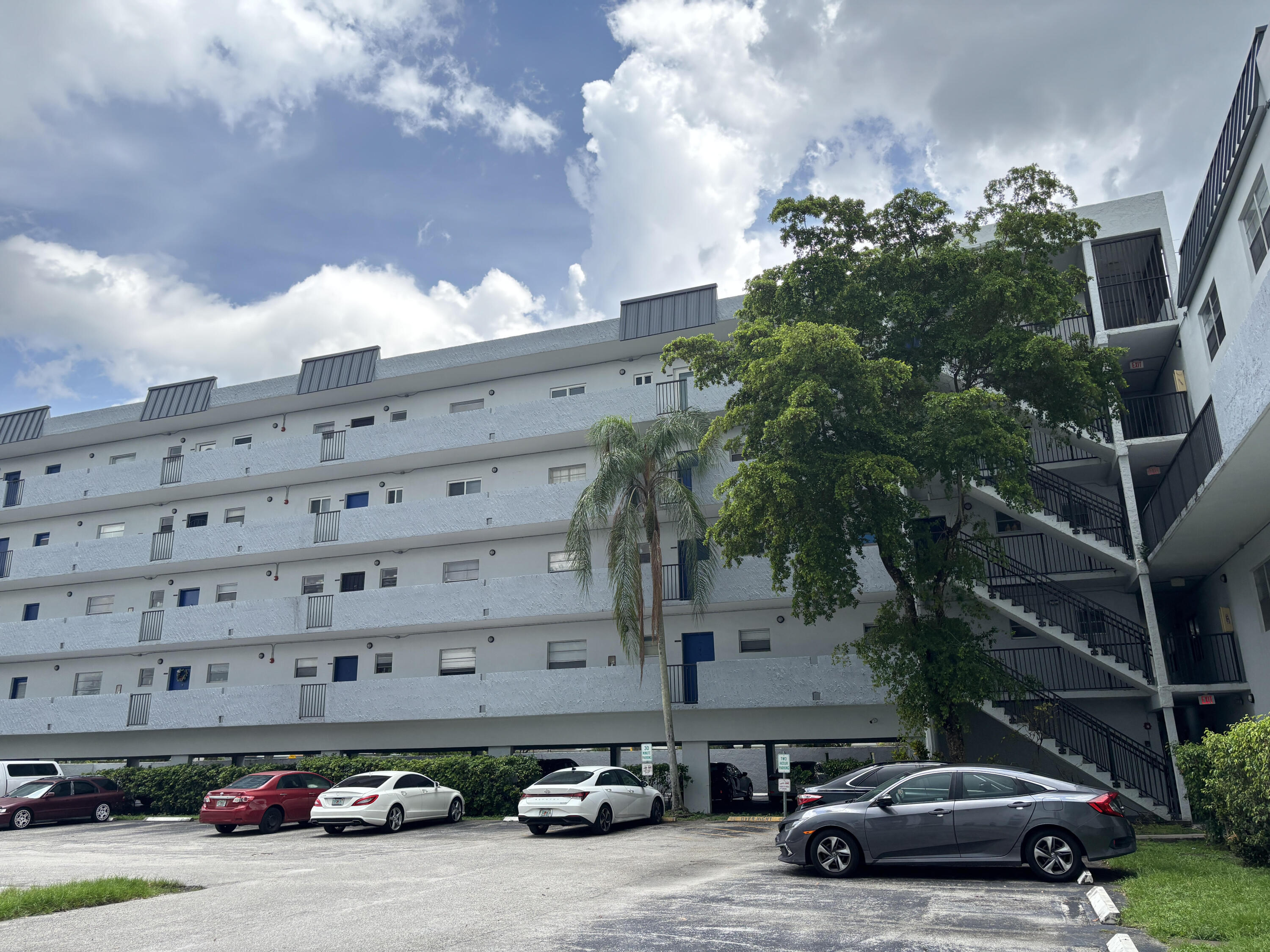 Foto de propiedad en 7501 NW 16th Street 3207, Plantation, FL 33313 Plantation con MLS# 