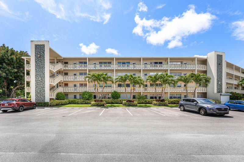 Foto de propiedad en 4019 CAMBRIDGE A, Deerfield Beach, FL 33442 Deerfield Beach con MLS# 