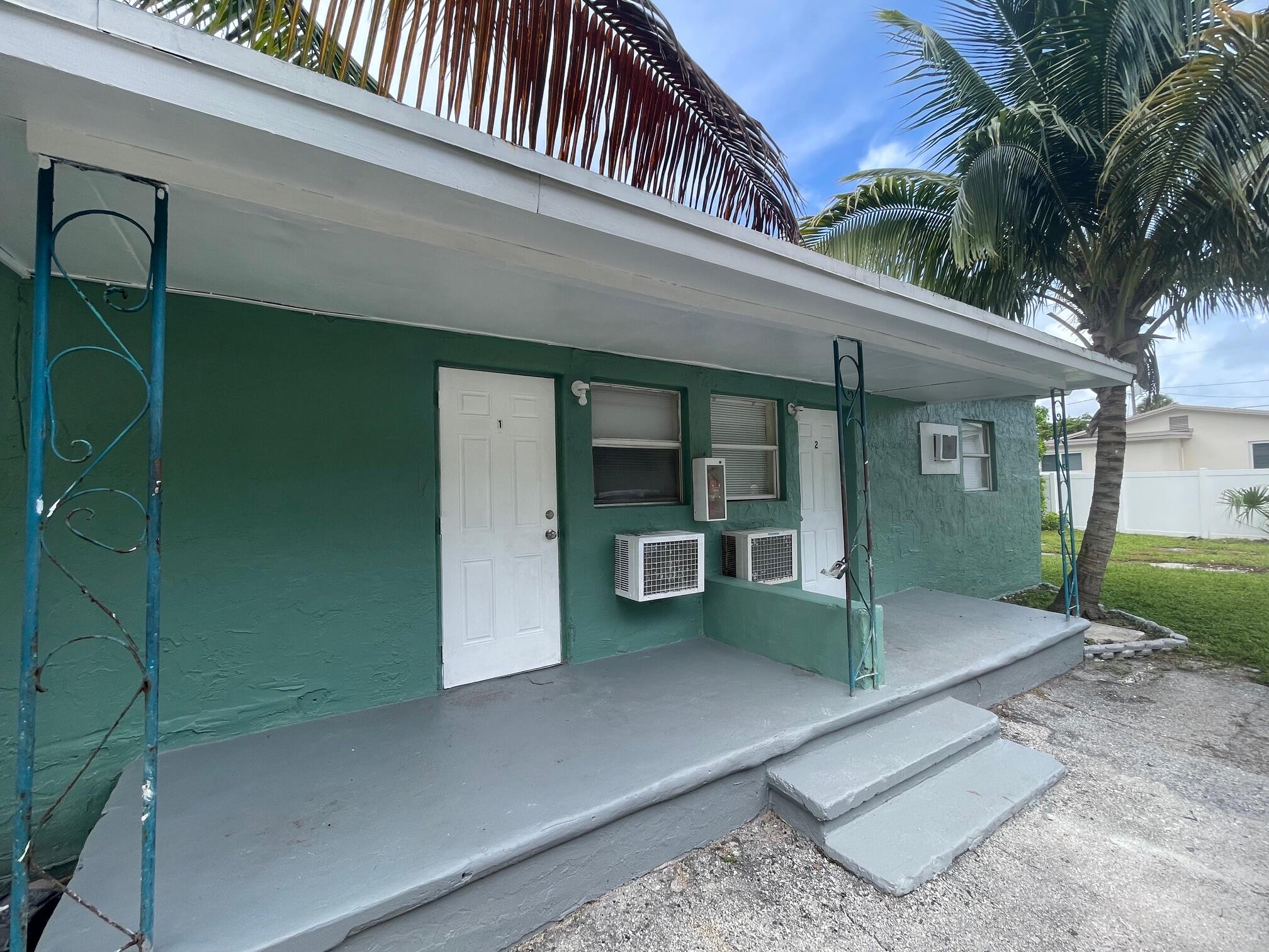 Foto de propiedad en 22 NW 8th Avenue #1 Front, Dania Beach, FL 33004 Dania Beach con MLS# 