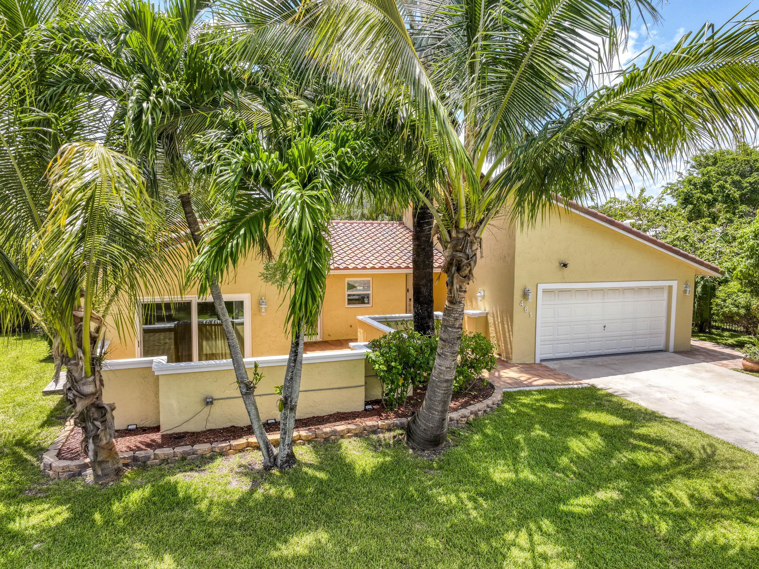 Foto de propiedad en 461 NW 47th Avenue, Deerfield Beach, FL 33442 Deerfield Beach con MLS# 