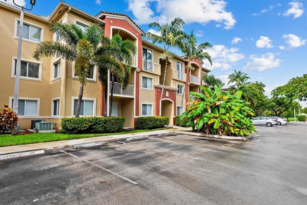 Foto de propiedad en 7085 NOVA Drive 311, Davie, FL 33317 Davie con MLS# 