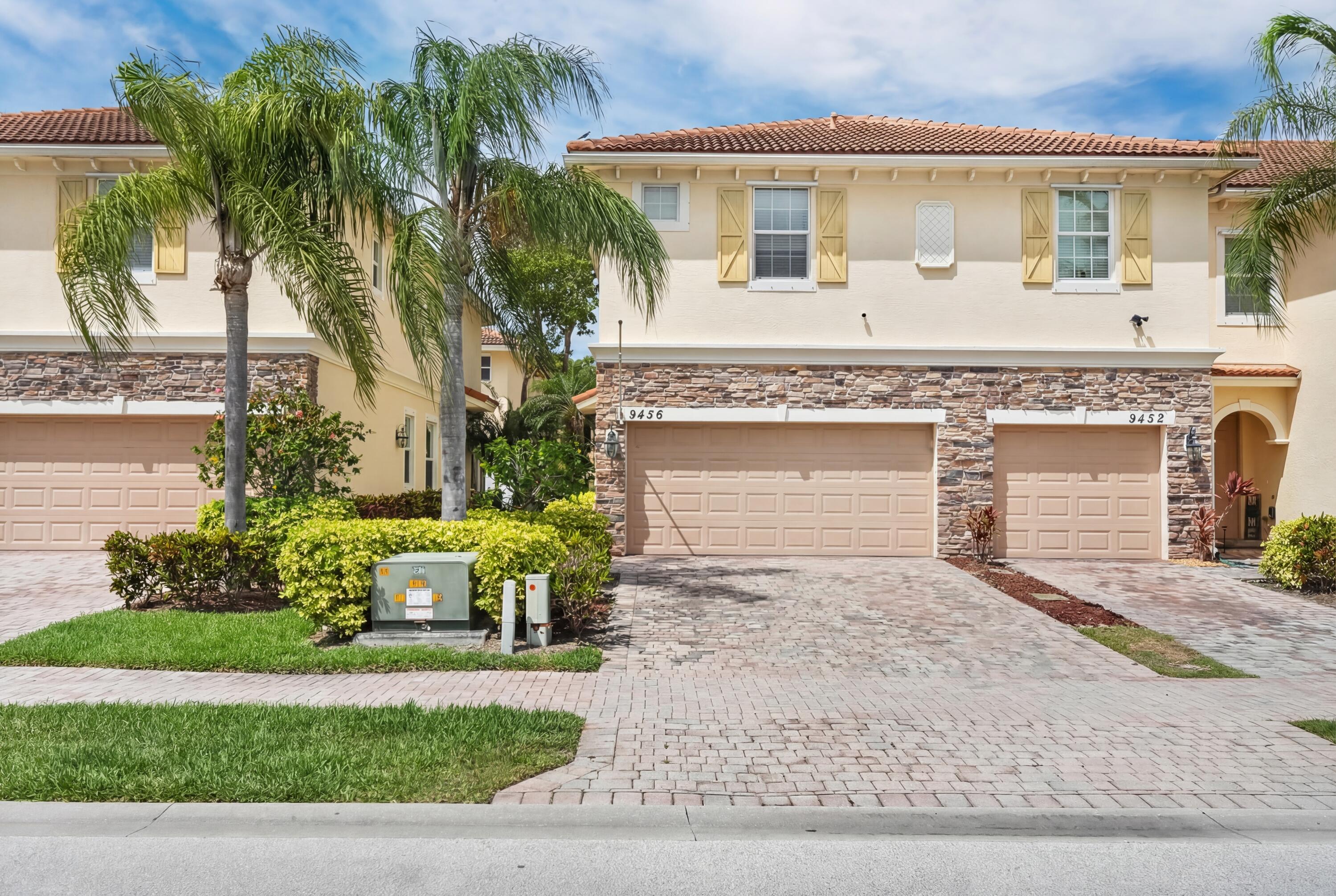 Foto de propiedad en 9456 SW MERLIN Court, Stuart, FL 34997 Stuart con MLS# 