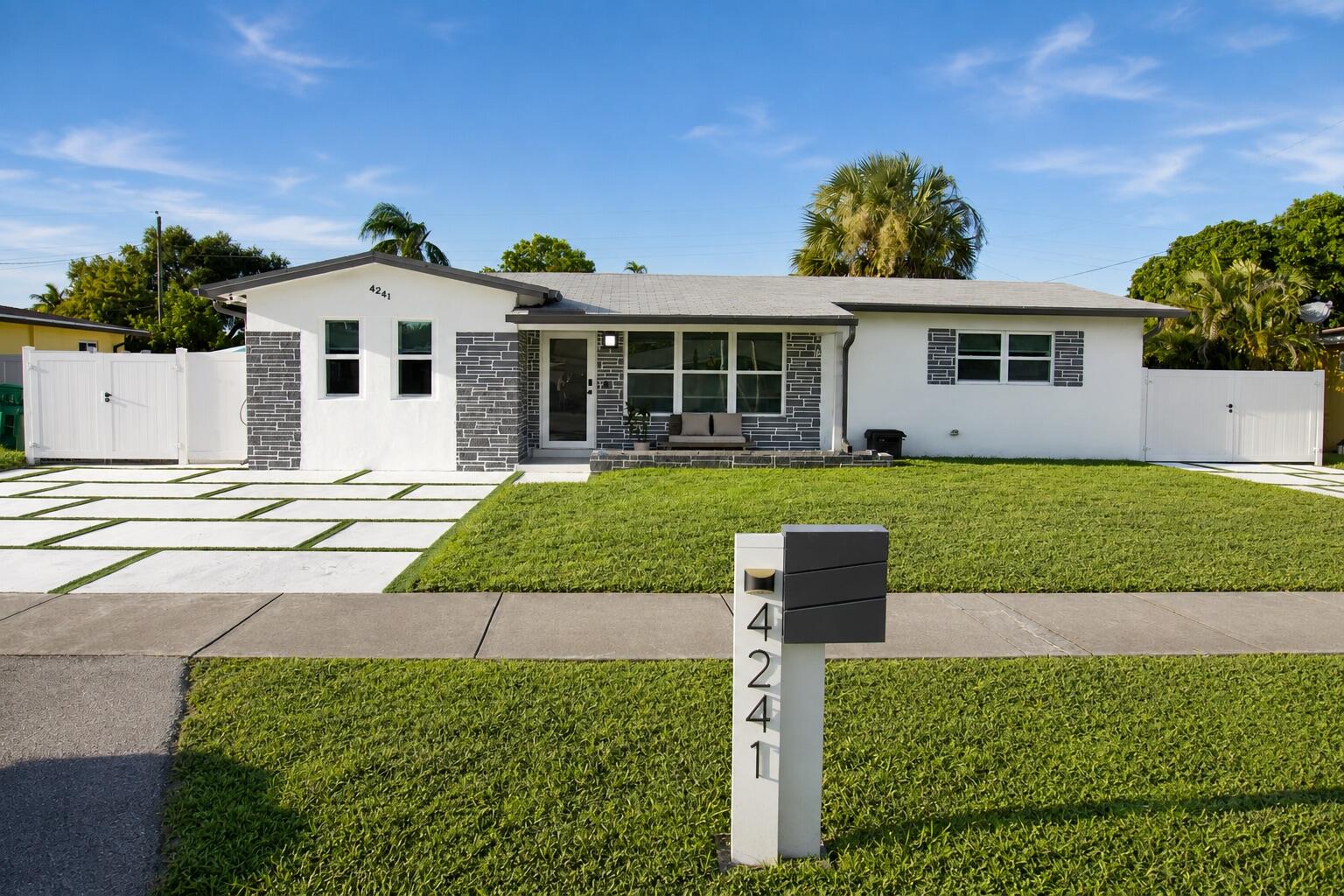 En Venta 4241 SW 21ST Street, Fort Lauderdale, FL 33317, Fort Lauderdale, FL 33317
