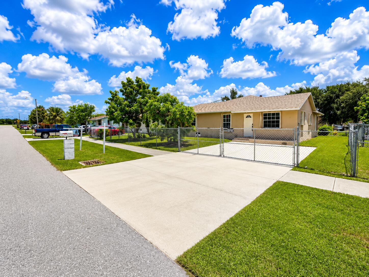Foto de propiedad en 8874 ELDORADO Drive, Pahokee, FL 33476 Pahokee con MLS# 