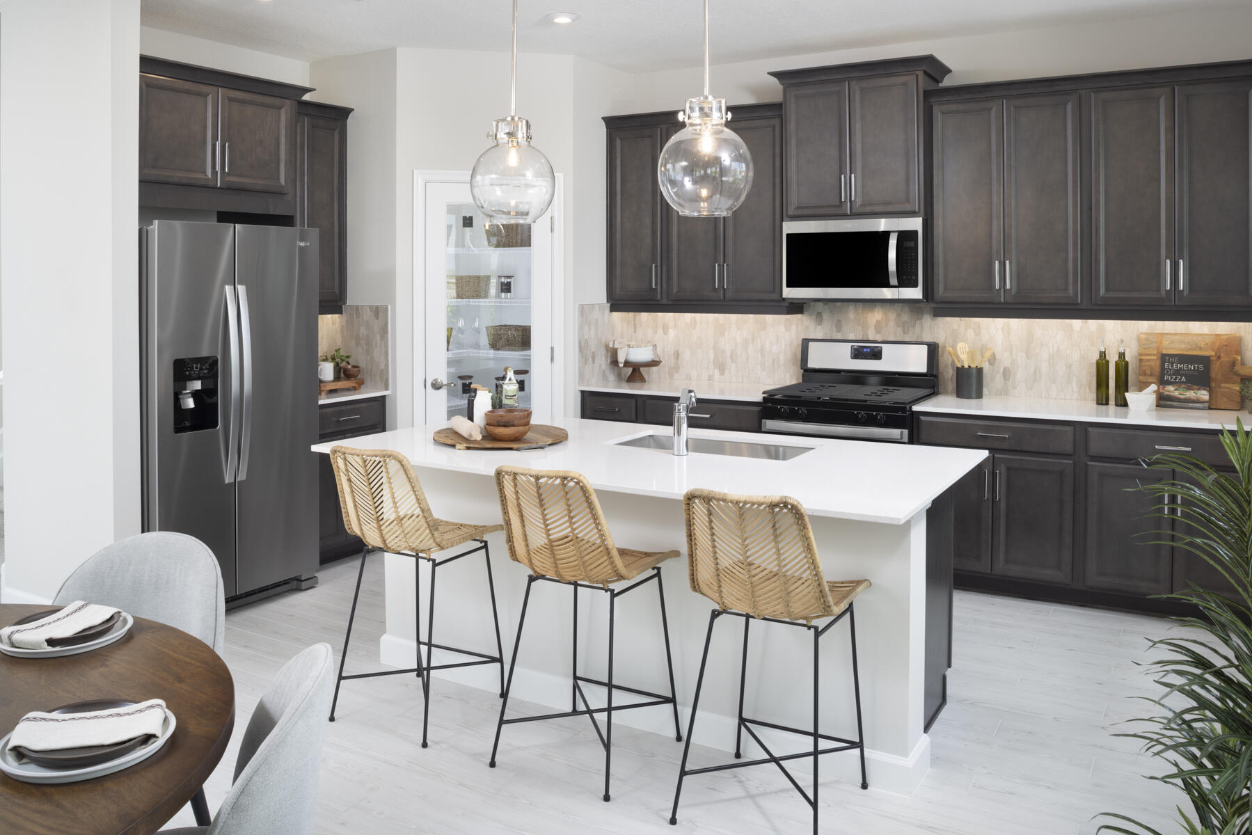 Foto de propiedad en 10117 SW ZAHARI Drive, Port St. Lucie, FL 34987 Port St. Lucie con MLS# 