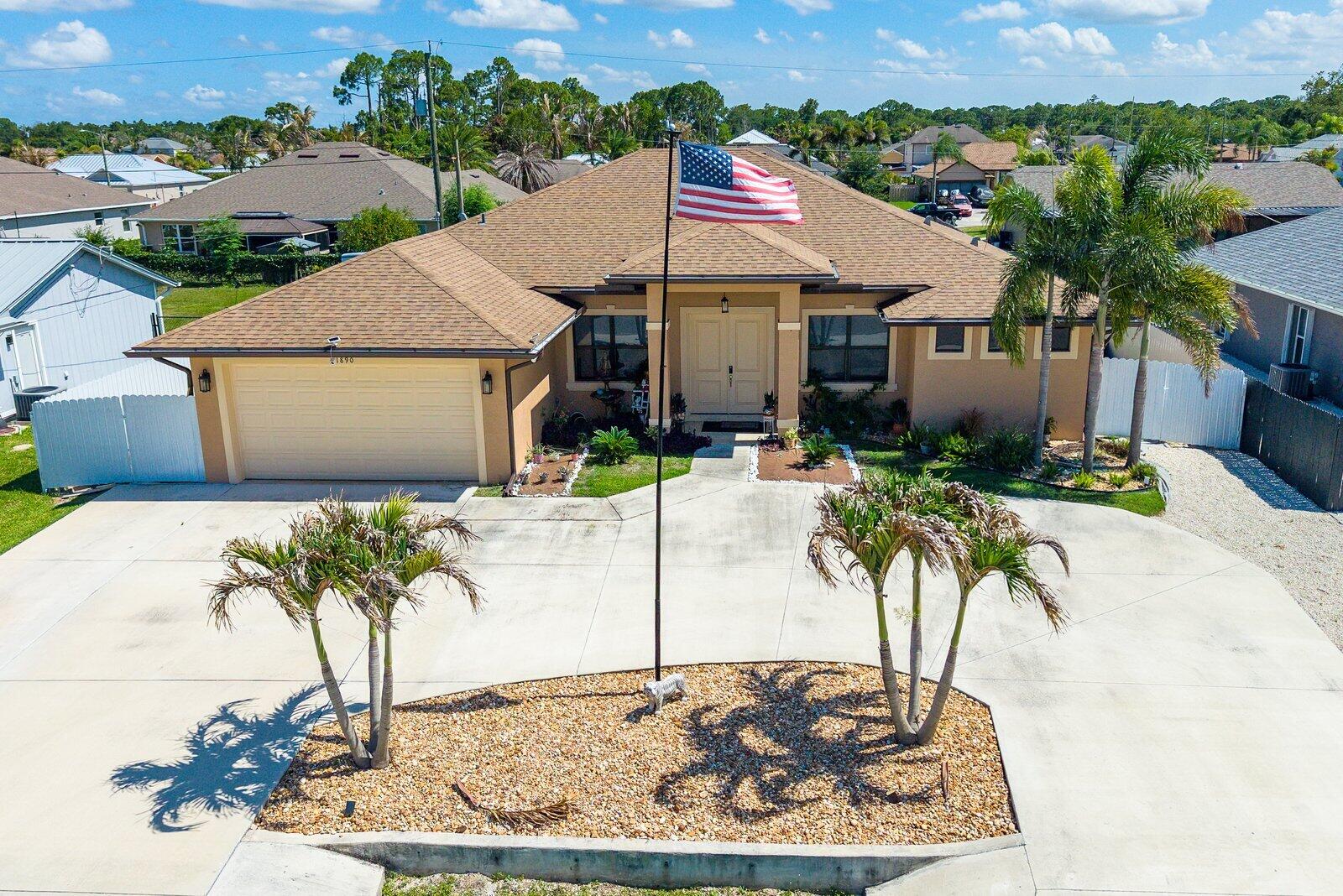 Foto de propiedad en 1890 SW Penrose Avenue, Port St. Lucie, FL 34953 Port St. Lucie con MLS# 