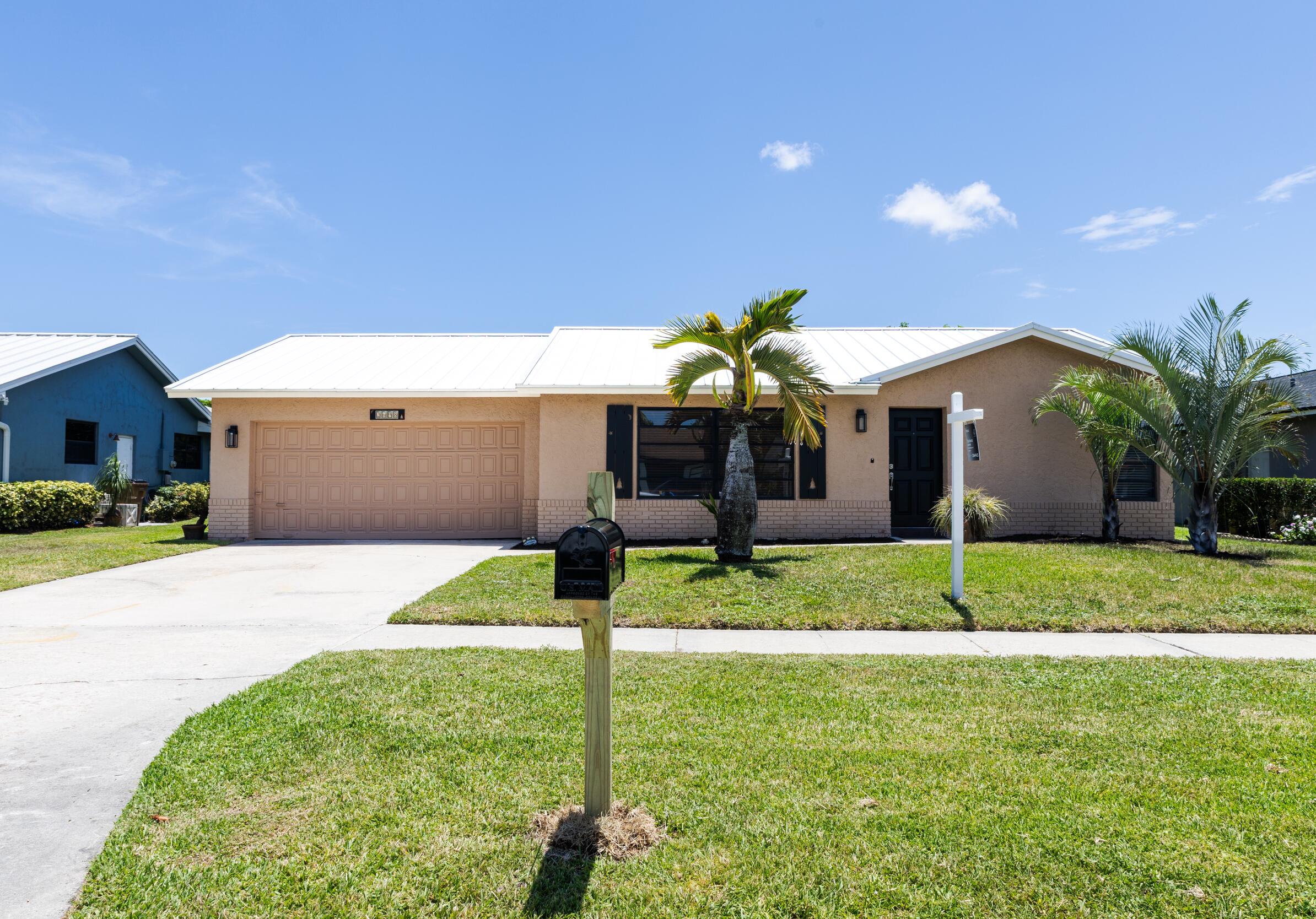 Foto de propiedad en 2698 SW 14TH Court, Deerfield Beach, FL 33442 Deerfield Beach con MLS# 