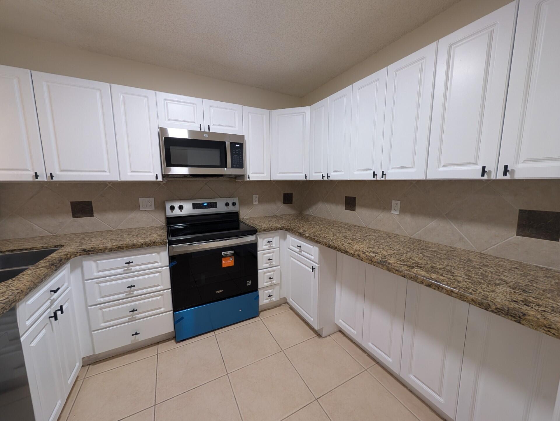 Foto de propiedad en 3830 Coral Tree Circle, Coconut Creek, FL 33073 Coconut Creek con MLS# 