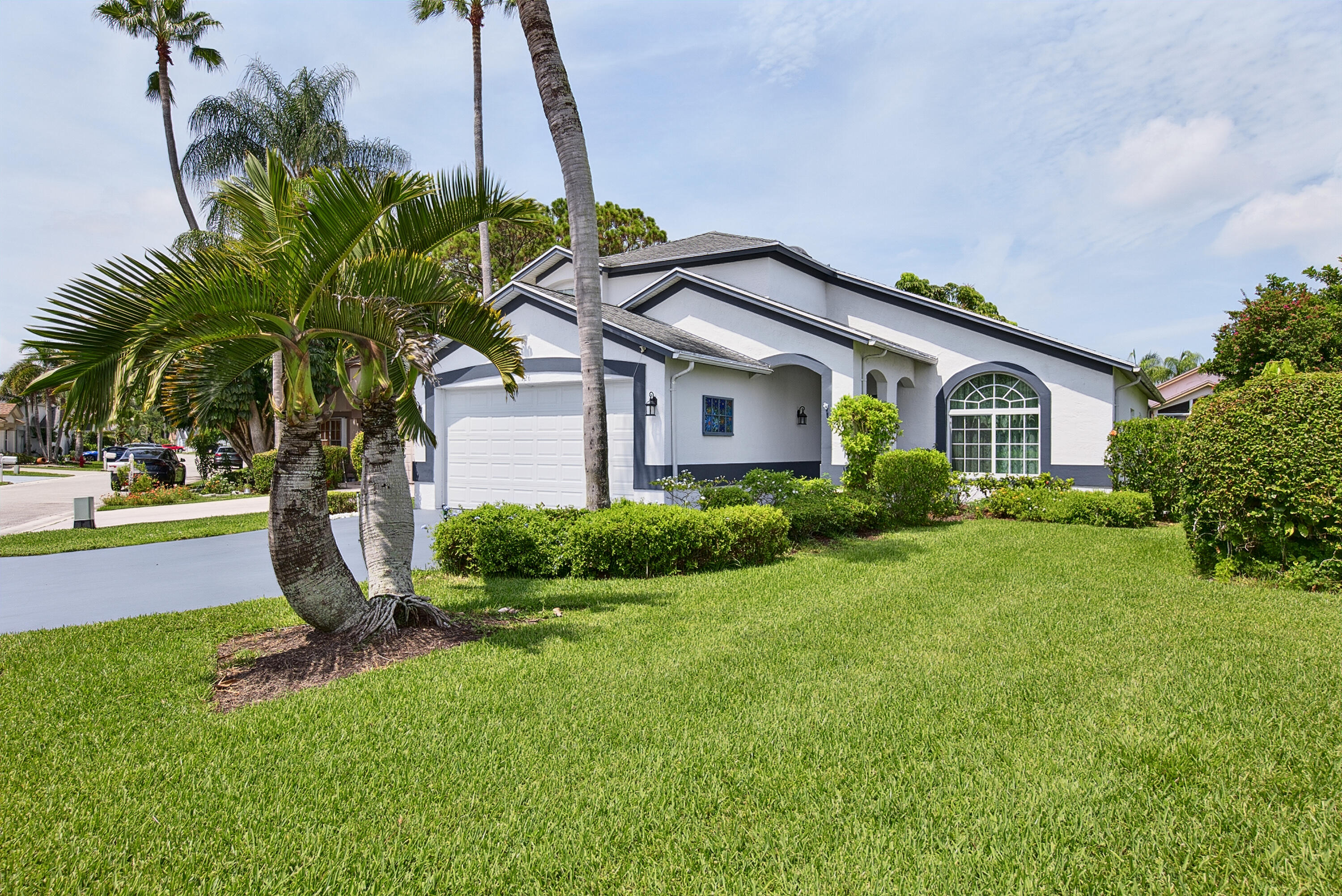 Foto de propiedad en 126 HAMMOCKS Drive, Greenacres, FL 33413 Greenacres con MLS# 