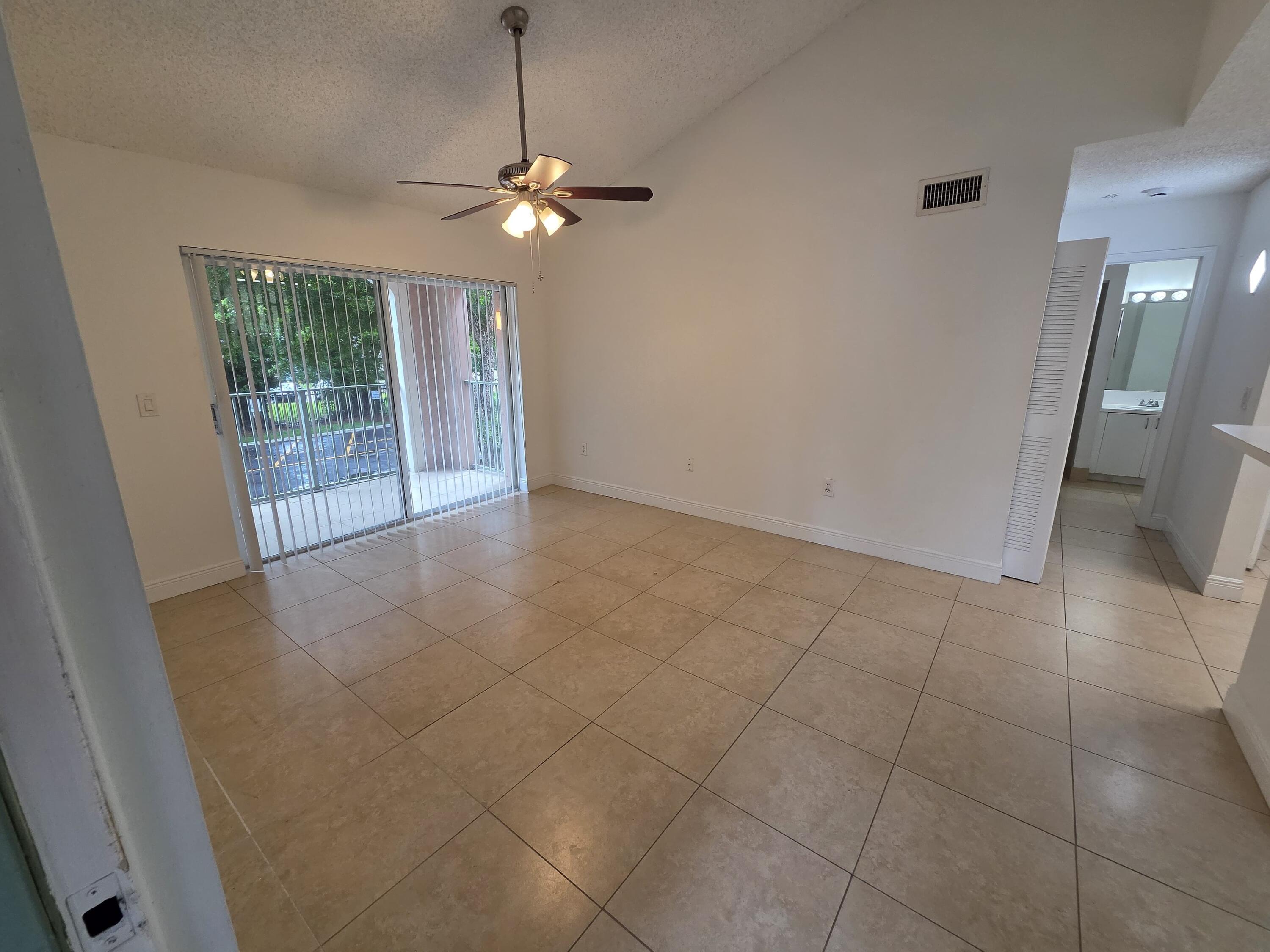 Foto de propiedad en 12130 Saint Andrews Place 207, Miramar, FL 33025 Miramar con MLS# 