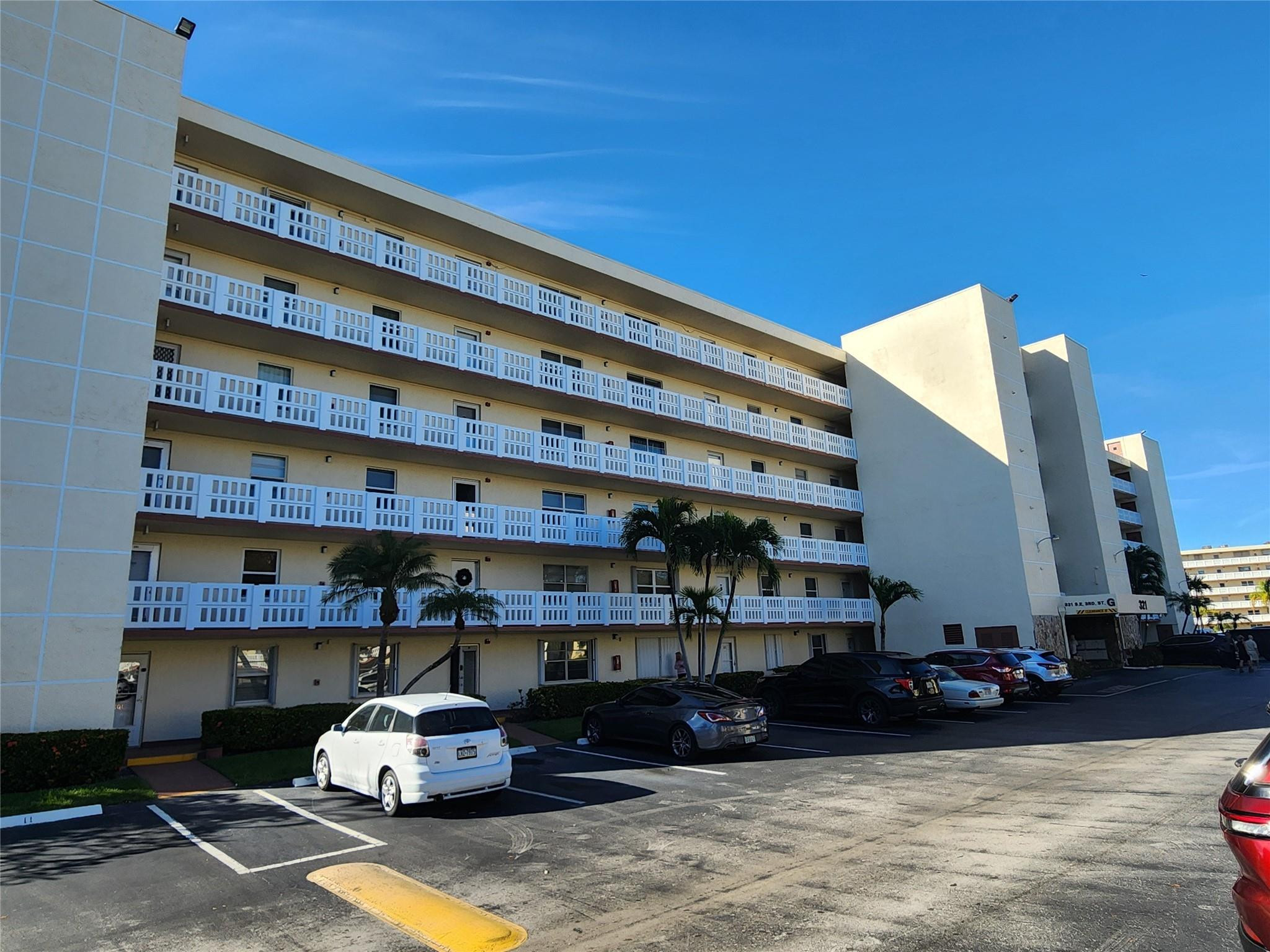 Foto de propiedad en 321 SE 3rd Street 302, Dania Beach, FL 33004 Dania Beach con MLS# 