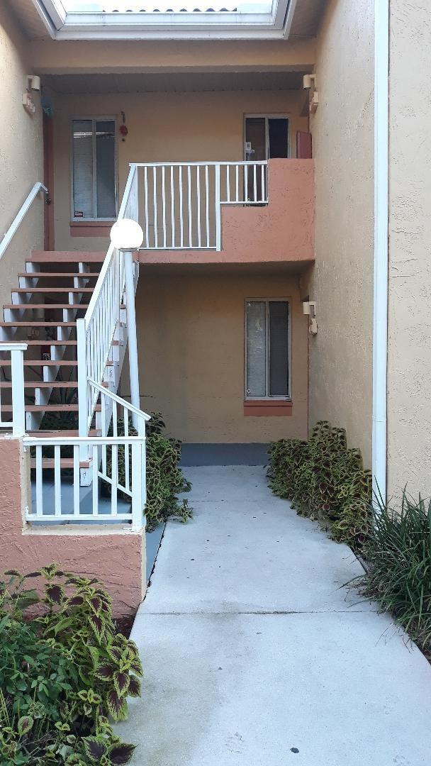 Foto de propiedad en 1081 Coral Club Drive, Coral Springs, FL 33071 Coral Springs con MLS# 