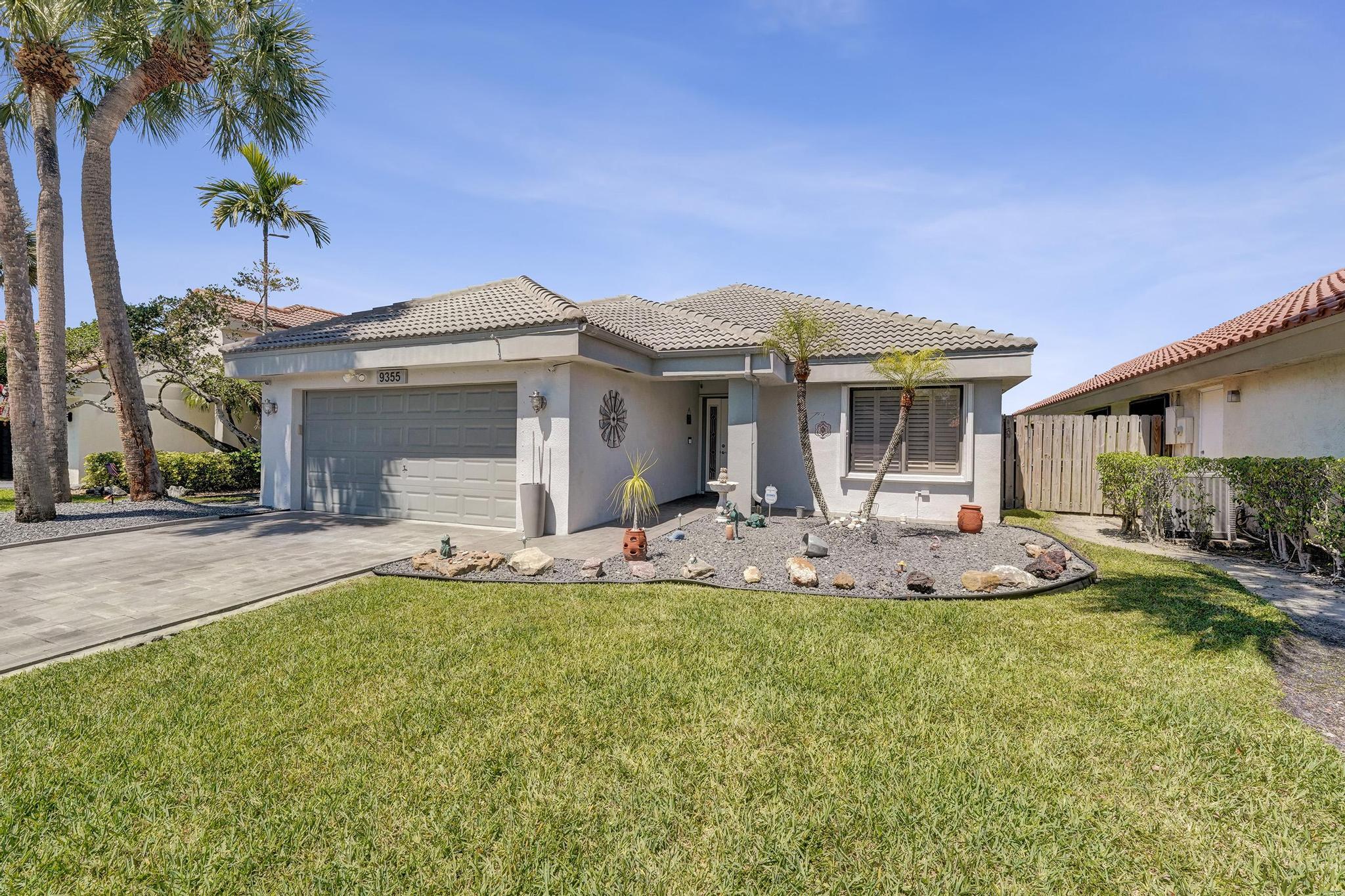 Foto de propiedad en 9355 NW 18TH Drive, Plantation, FL 33322 Plantation con MLS# 