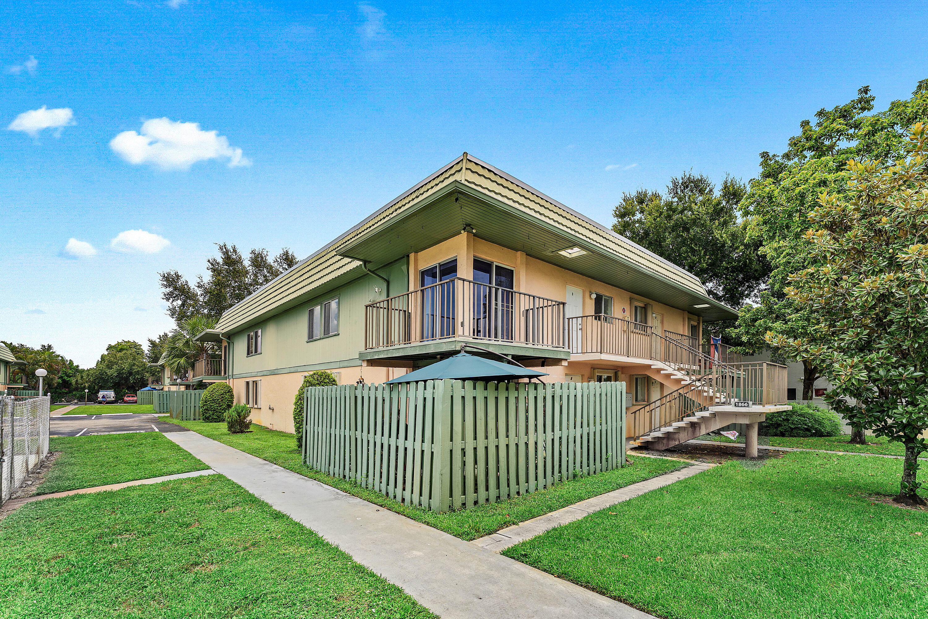 En Venta 1866 Fairview Villas Drive 3, Palm Springs, FL 33406, Palm Springs, FL 33406