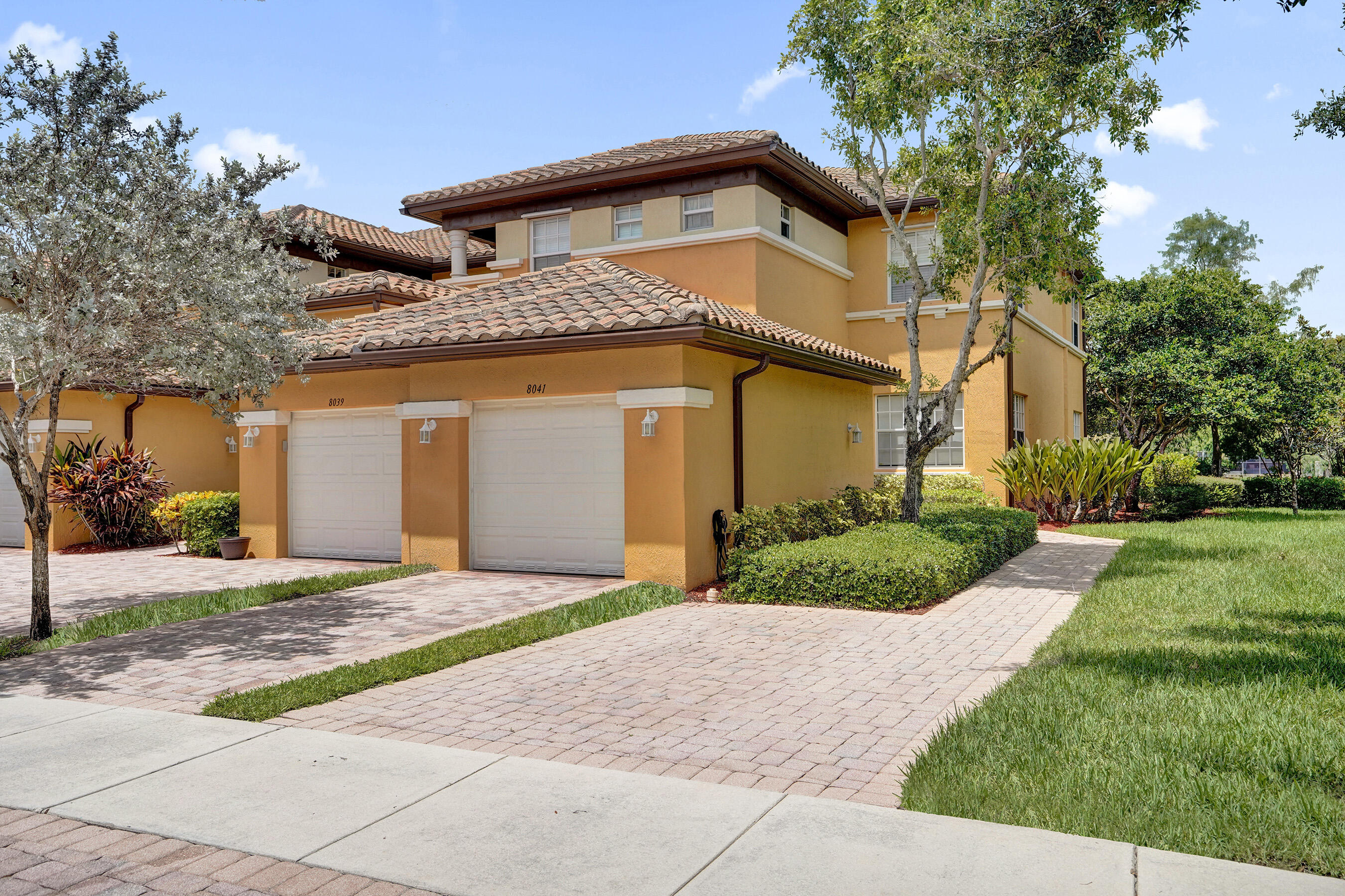 Foto de propiedad en 8041 NW 127TH Lane 3-C, Parkland, FL 33076 Parkland con MLS# 