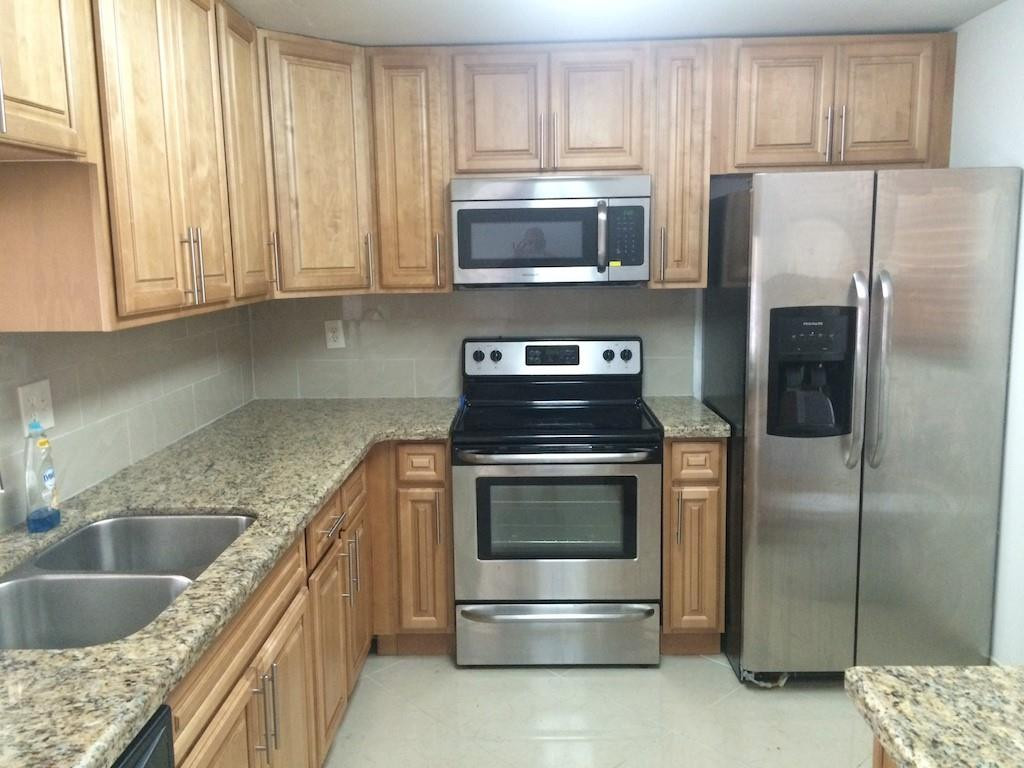 Foto de propiedad en 485 N Pine Island Road 201A, Plantation, FL 33324 Plantation con MLS# 
