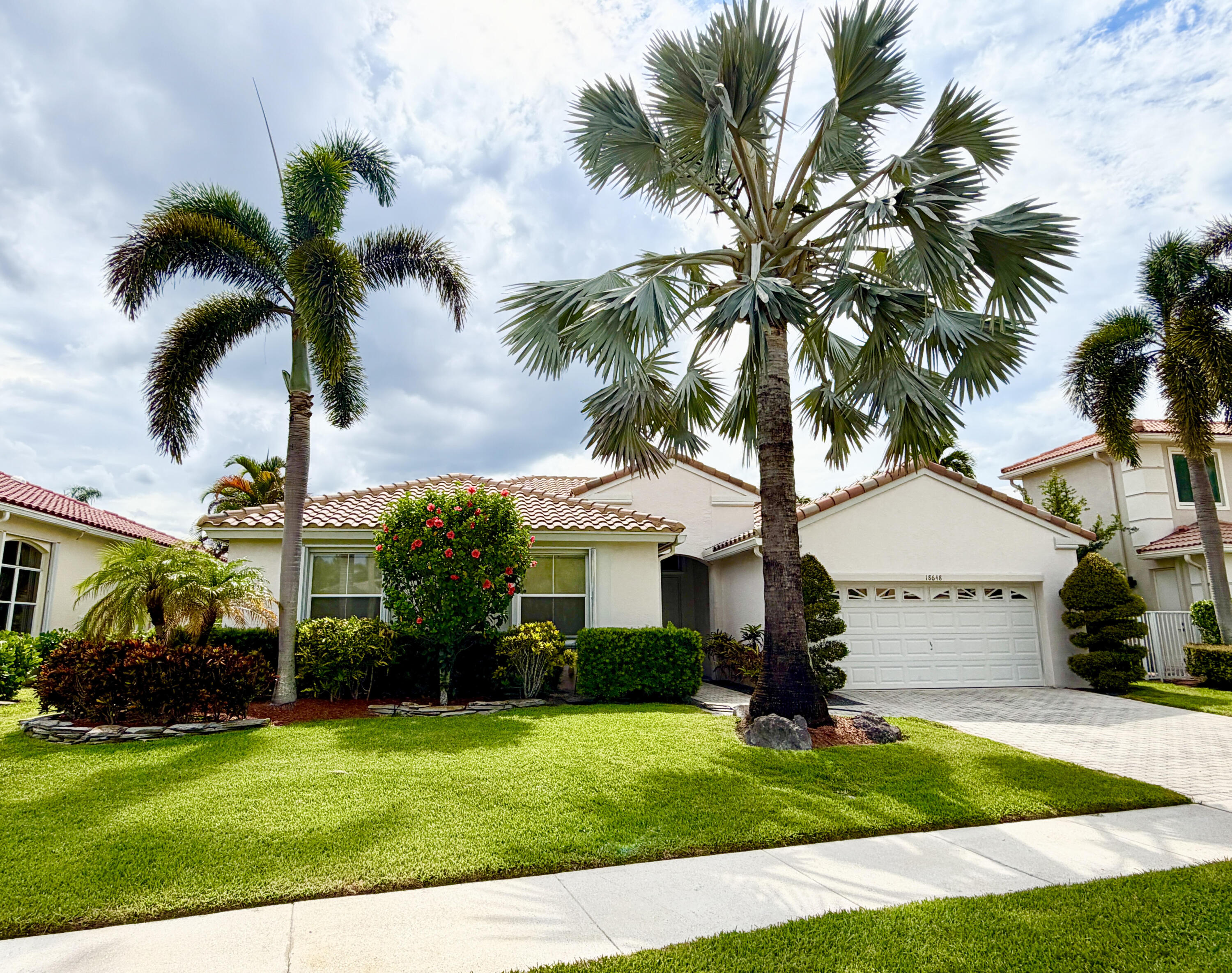 Foto de propiedad en 18648 Ocean Mist Drive, Boca Raton, FL 33498 Boca Raton con MLS# 