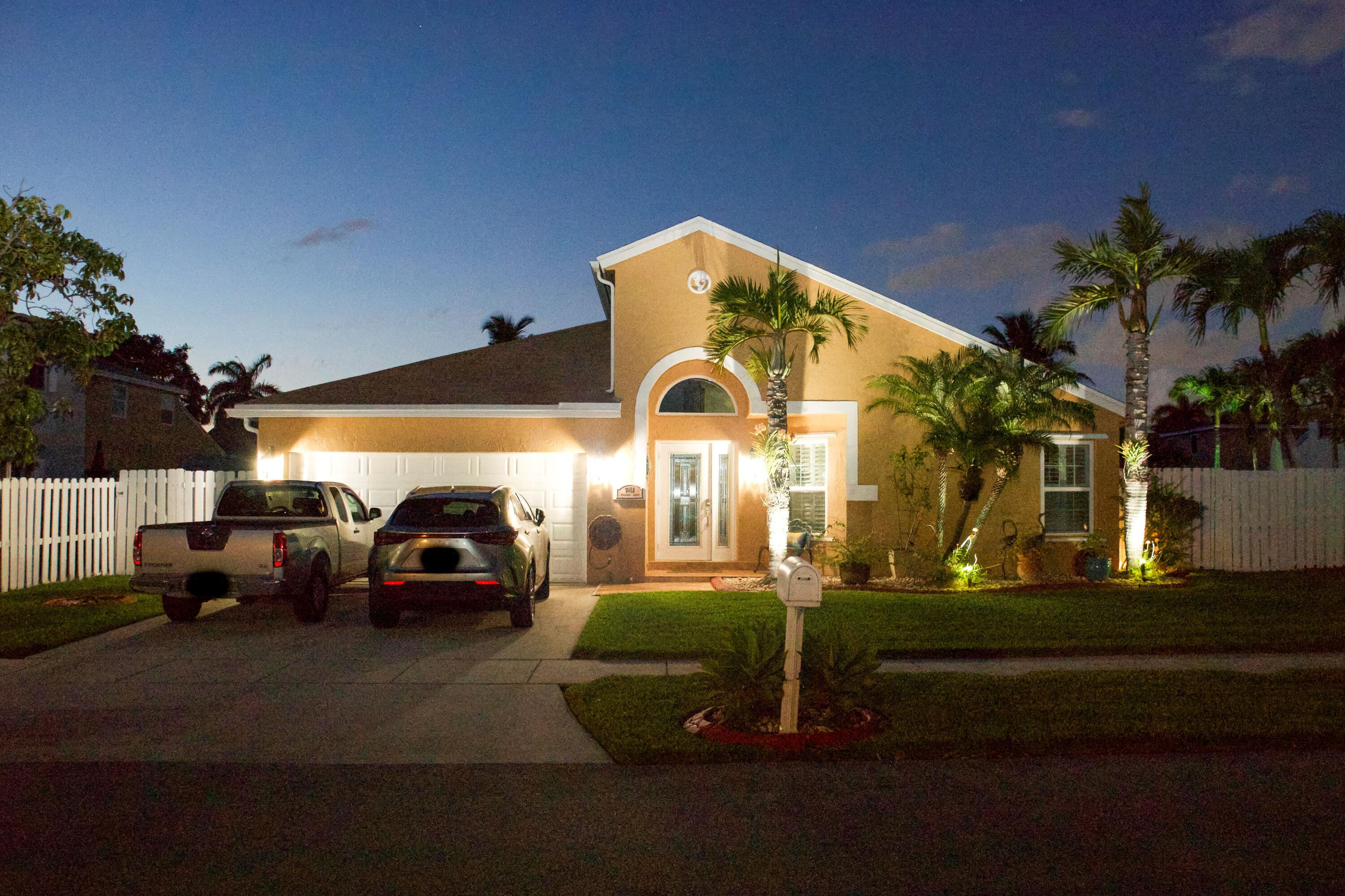 Foto de propiedad en 9761 ATLANTIC Drive, Miramar, FL 33025 Miramar con MLS# 