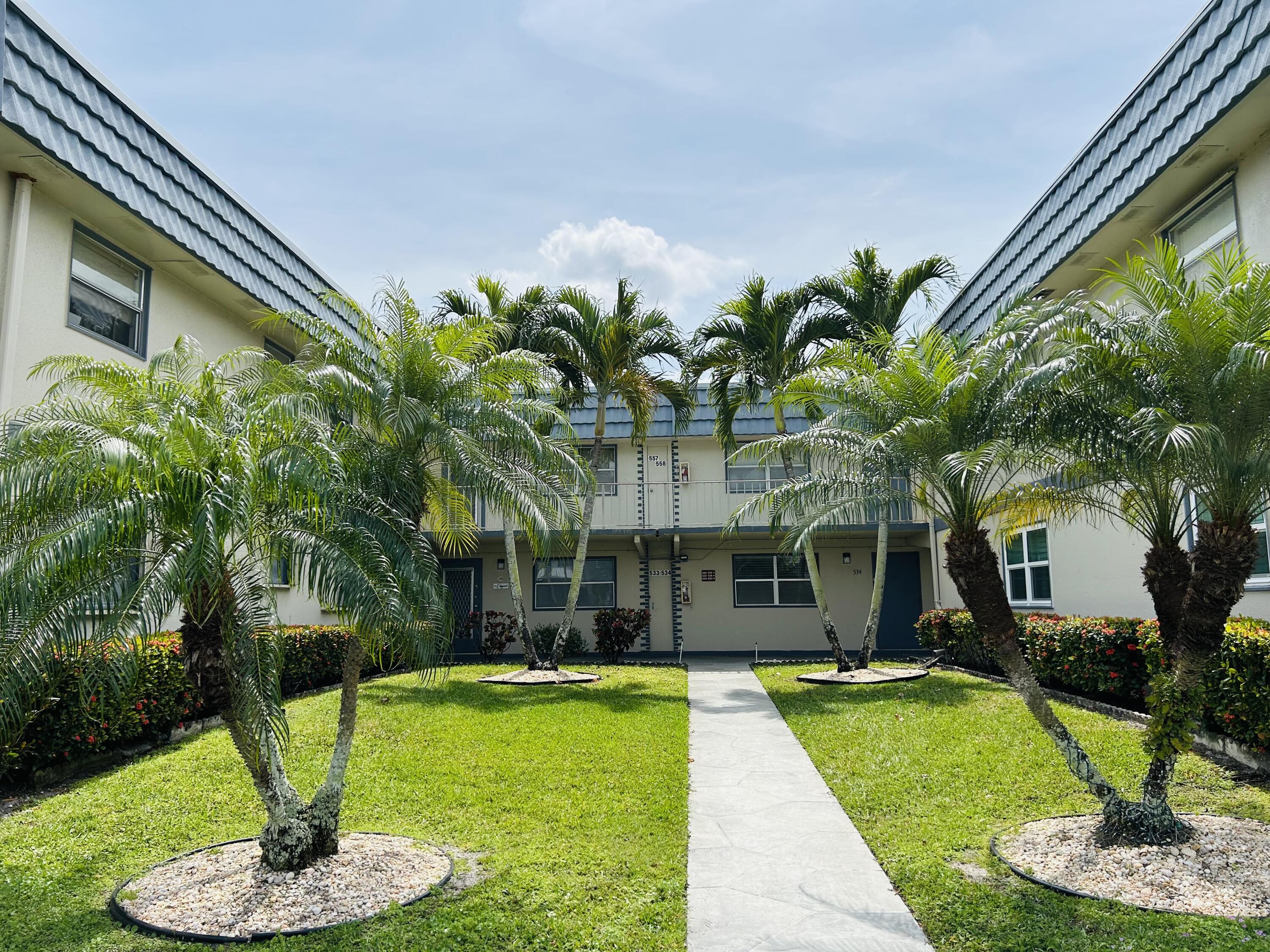 Foto de propiedad en 536 BRITTANY L, Delray Beach, FL 33446 Delray Beach con MLS# 