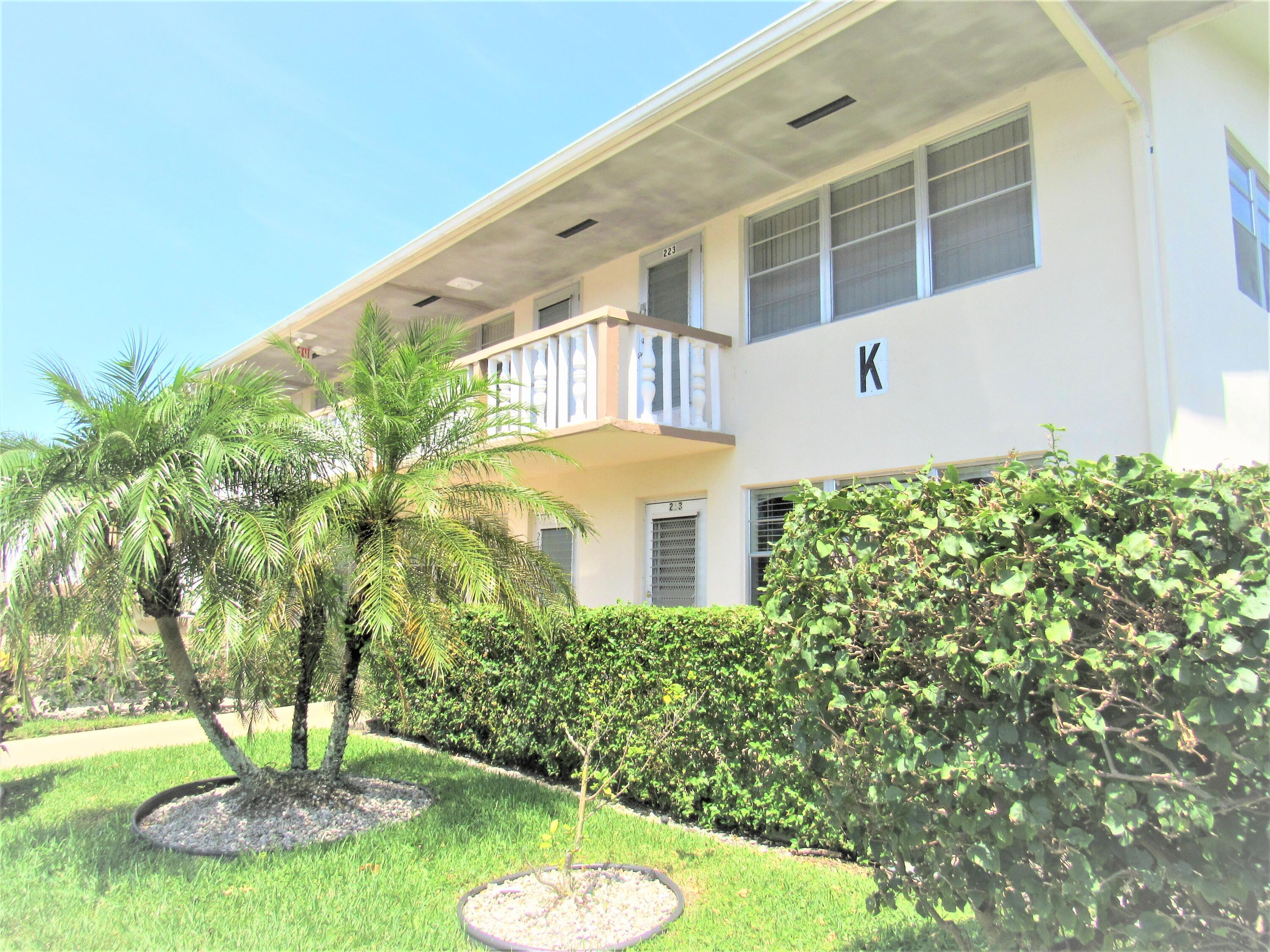 Foto de propiedad en 214 Berkshire K, West Palm Beach, FL 33417 West Palm Beach con MLS# 