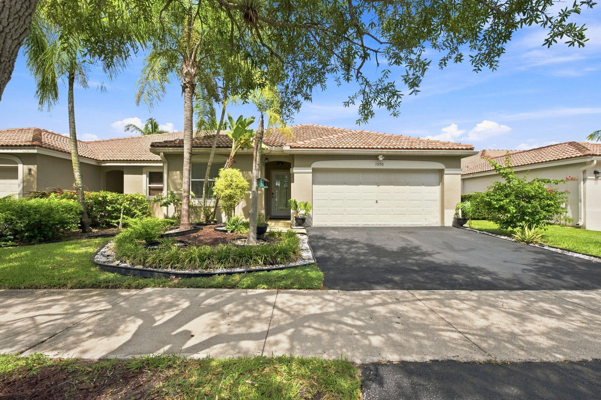 Foto de propiedad en 1590 ORION Lane, Weston, FL 33327 Weston con MLS# 