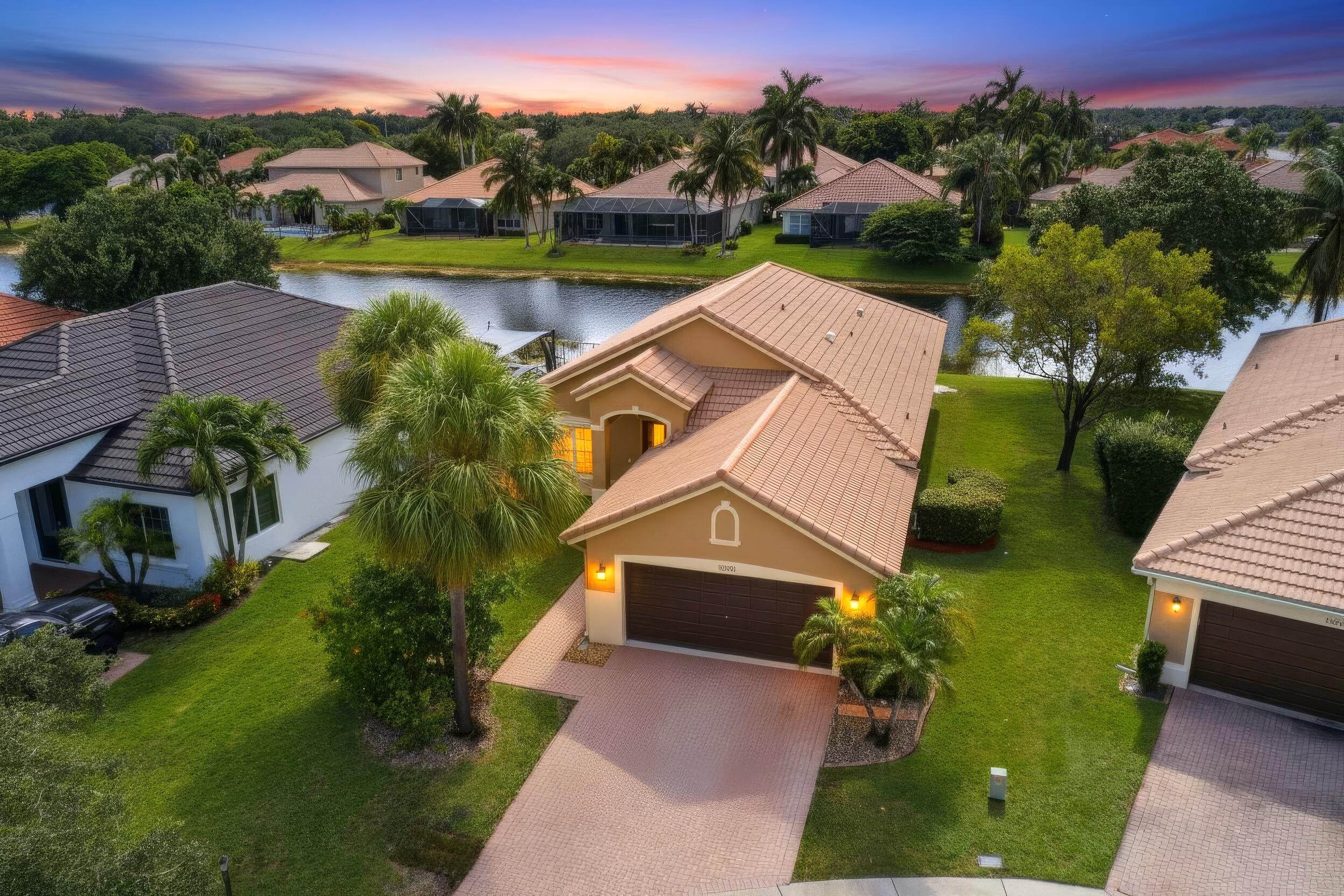 Foto de propiedad en 10935 NW 64TH Drive, Parkland, FL 33076 Parkland con MLS# 