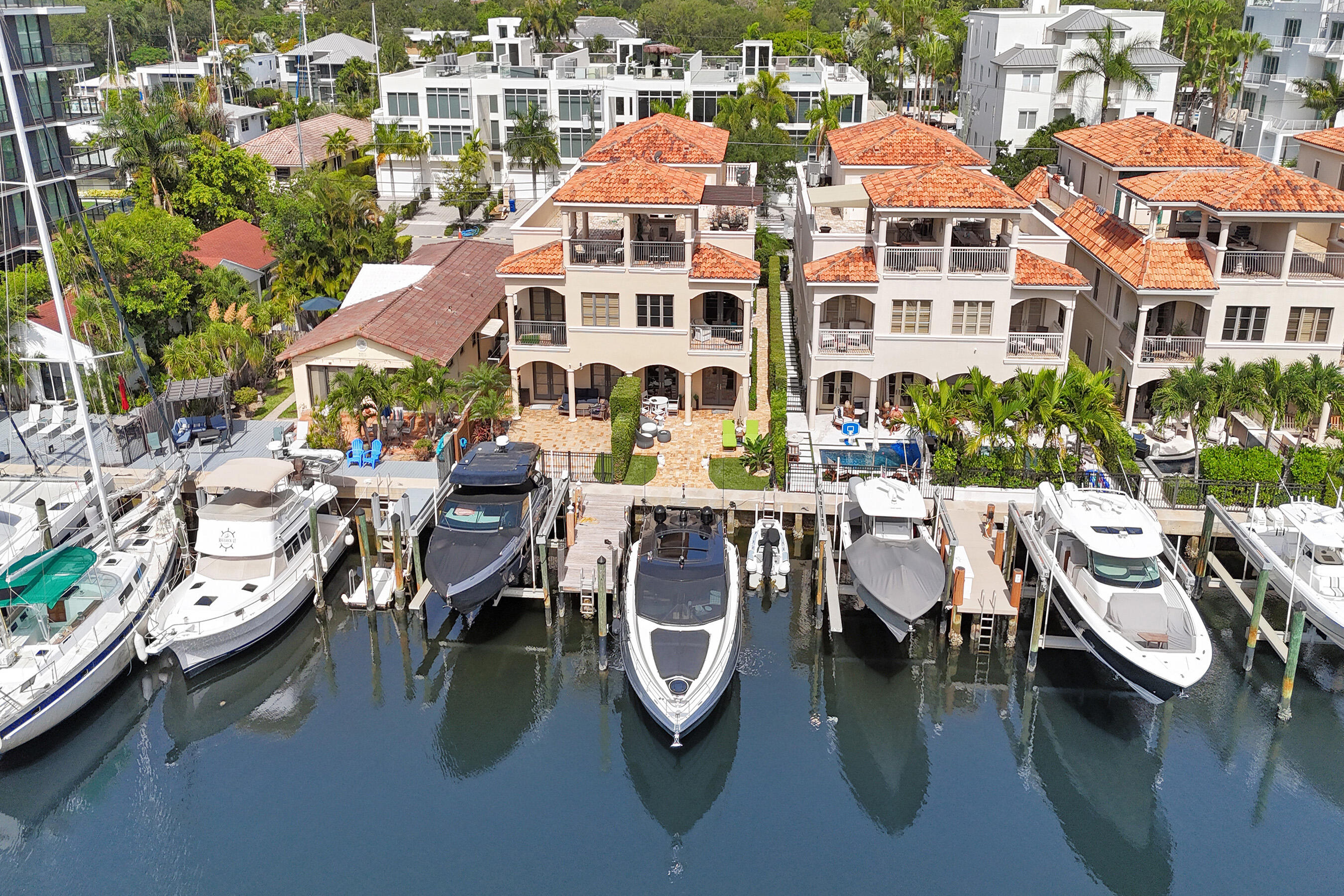 Foto de propiedad en 210 HENDRICKS Isle, Fort Lauderdale, FL 33301 Fort Lauderdale con MLS# 