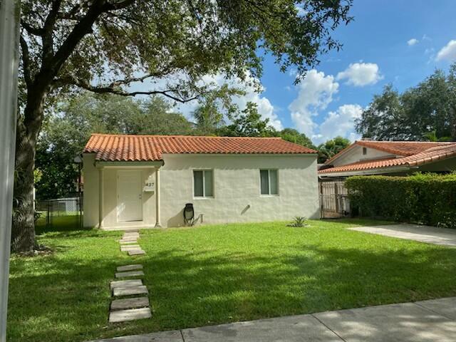 Foto de propiedad en 437 LARK Avenue, Miami Springs, FL 33166 Miami Springs con MLS# 