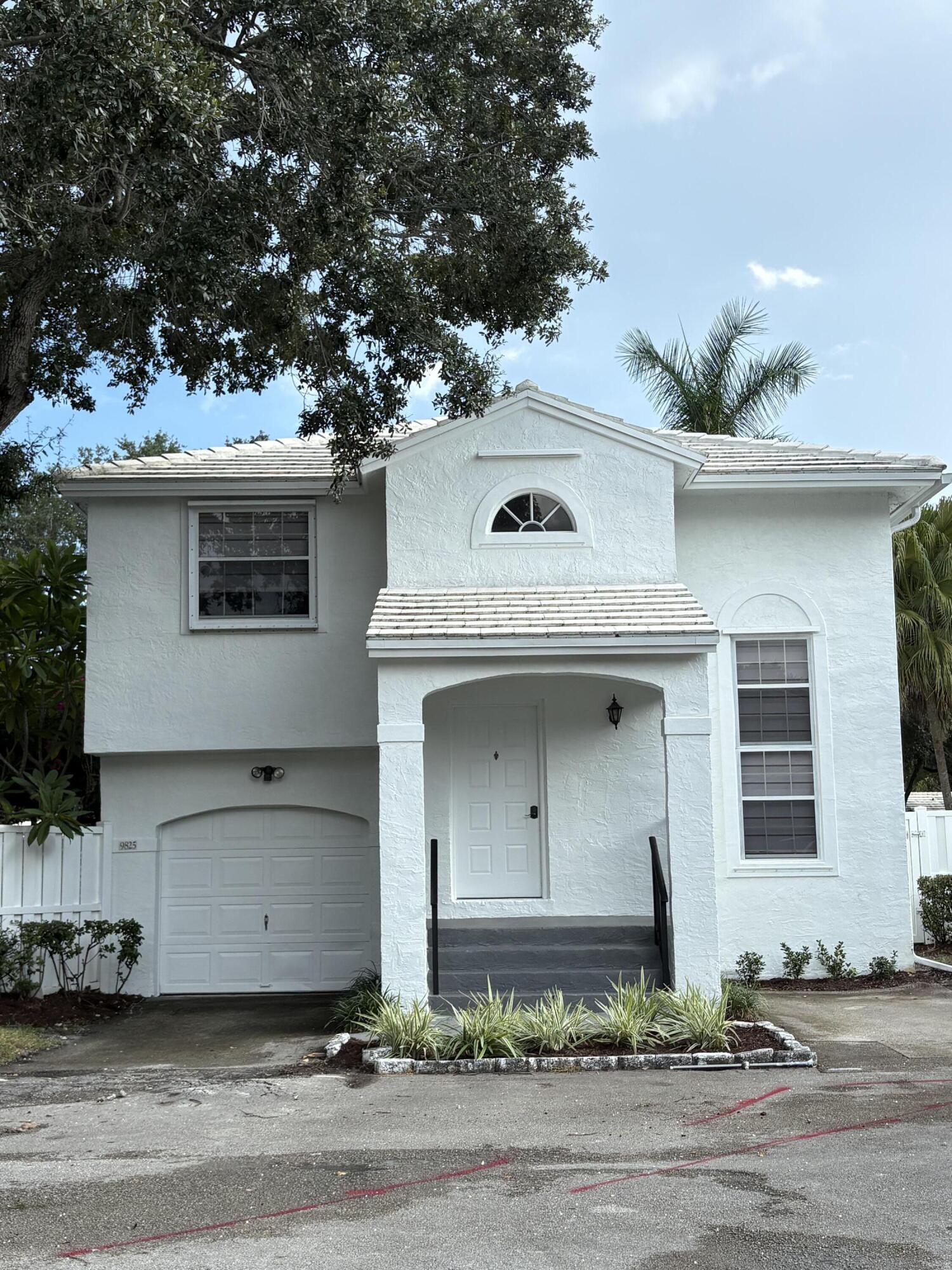 Foto de propiedad en 9825 NW 2nd Court, Plantation, FL 33324 Plantation con MLS# 