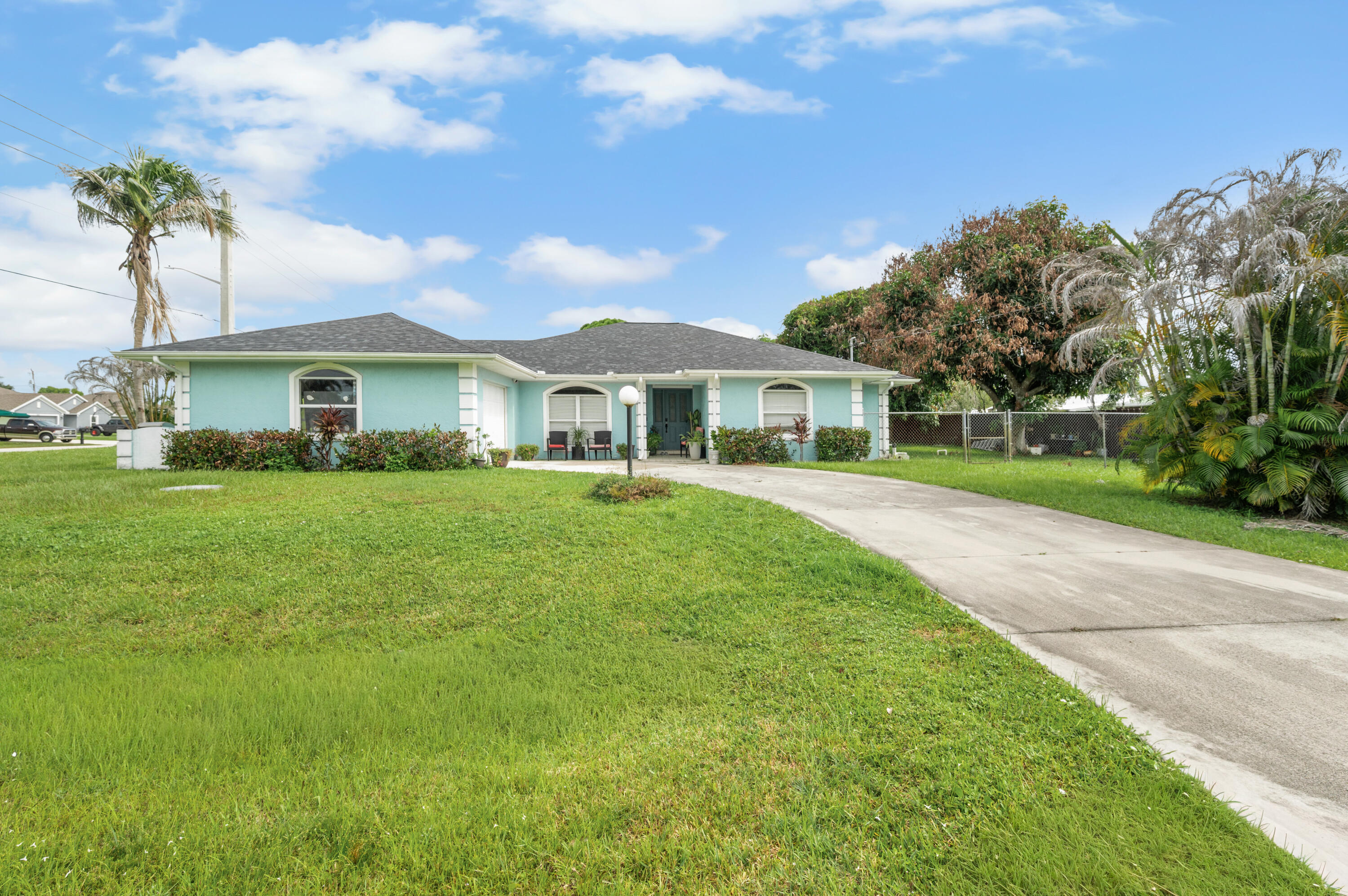 Foto de propiedad en 2961 SE LANDER Avenue, Port St. Lucie, FL 34952 Port St. Lucie con MLS# 