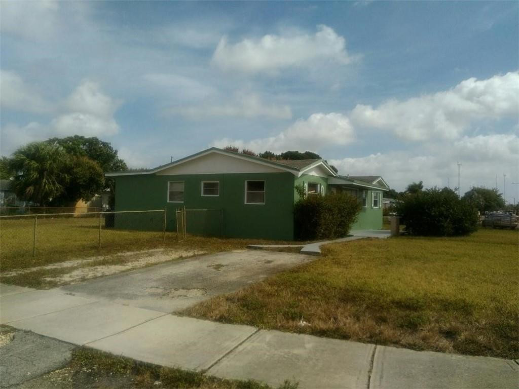 Foto de propiedad en 2951 NW 208TH Terrace, Miami Gardens, FL 33056 Miami Gardens con MLS# 