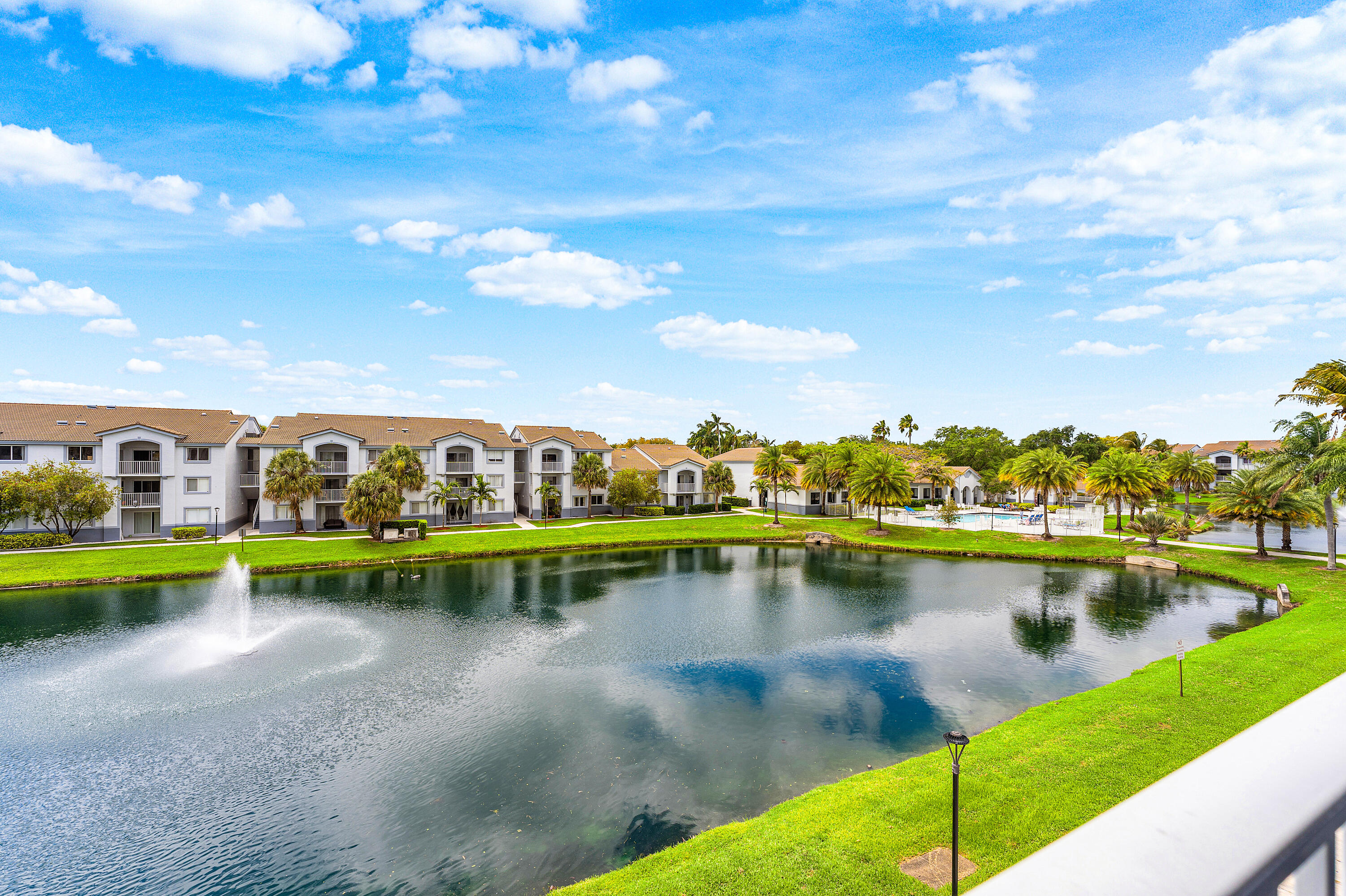 Foto de propiedad en 2620 S University Drive 308, Davie, FL 33328 Davie con MLS# 