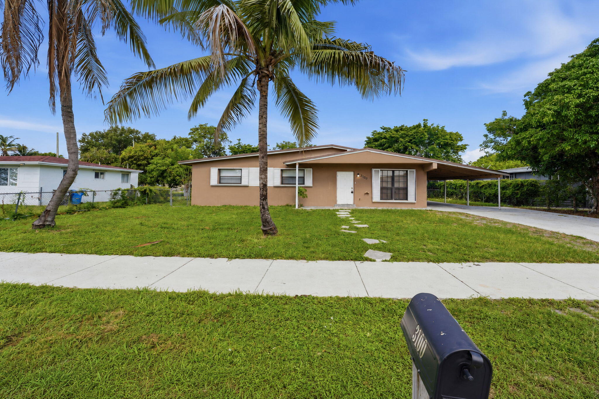 Foto de propiedad en 3100 SW 33rd Avenue, West Park, FL 33023 West Park con MLS# 