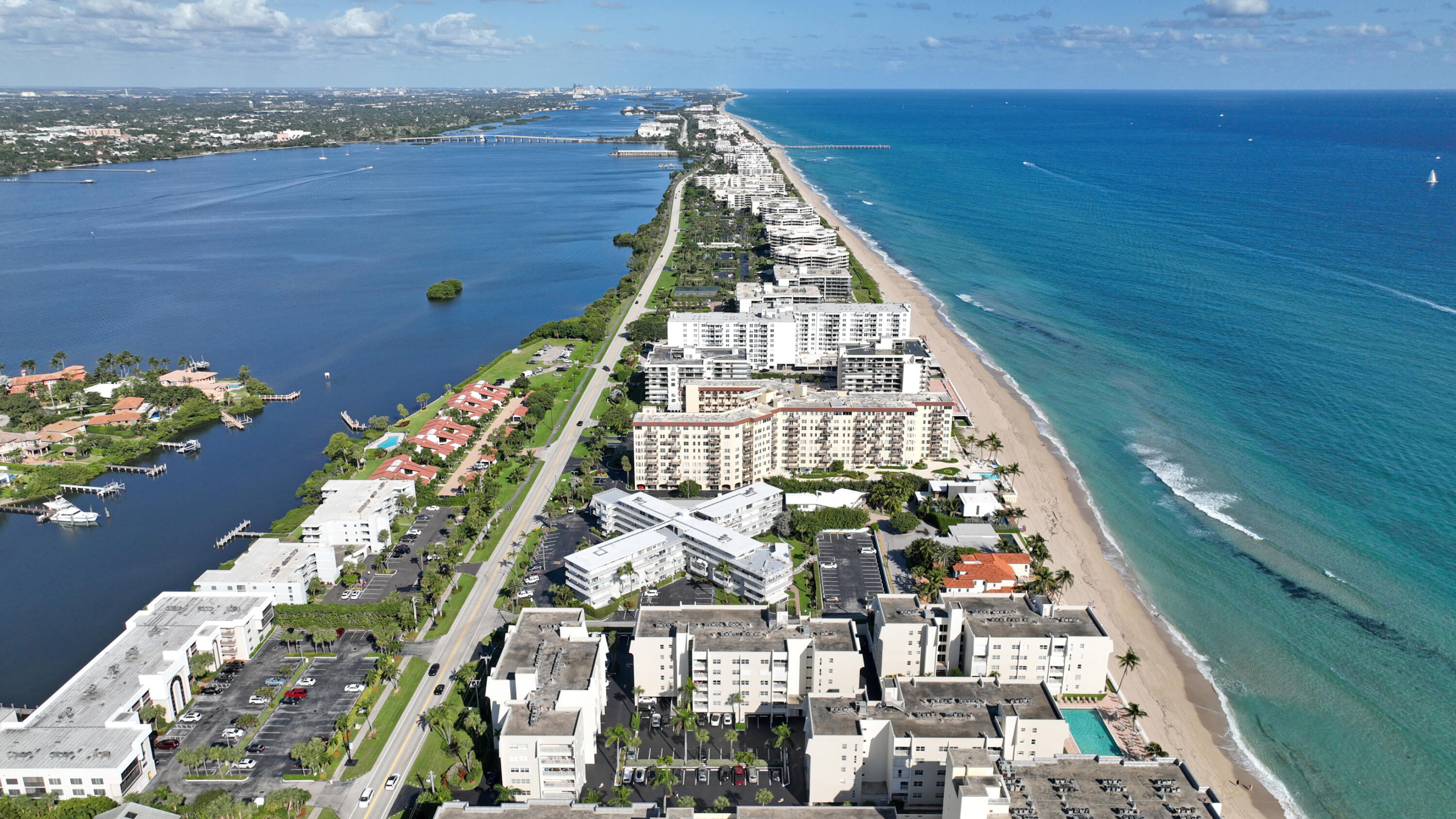 Foto de propiedad en 3520 S Ocean Boulevard L405, South Palm Beach, FL 33480 South Palm Beach con MLS# 