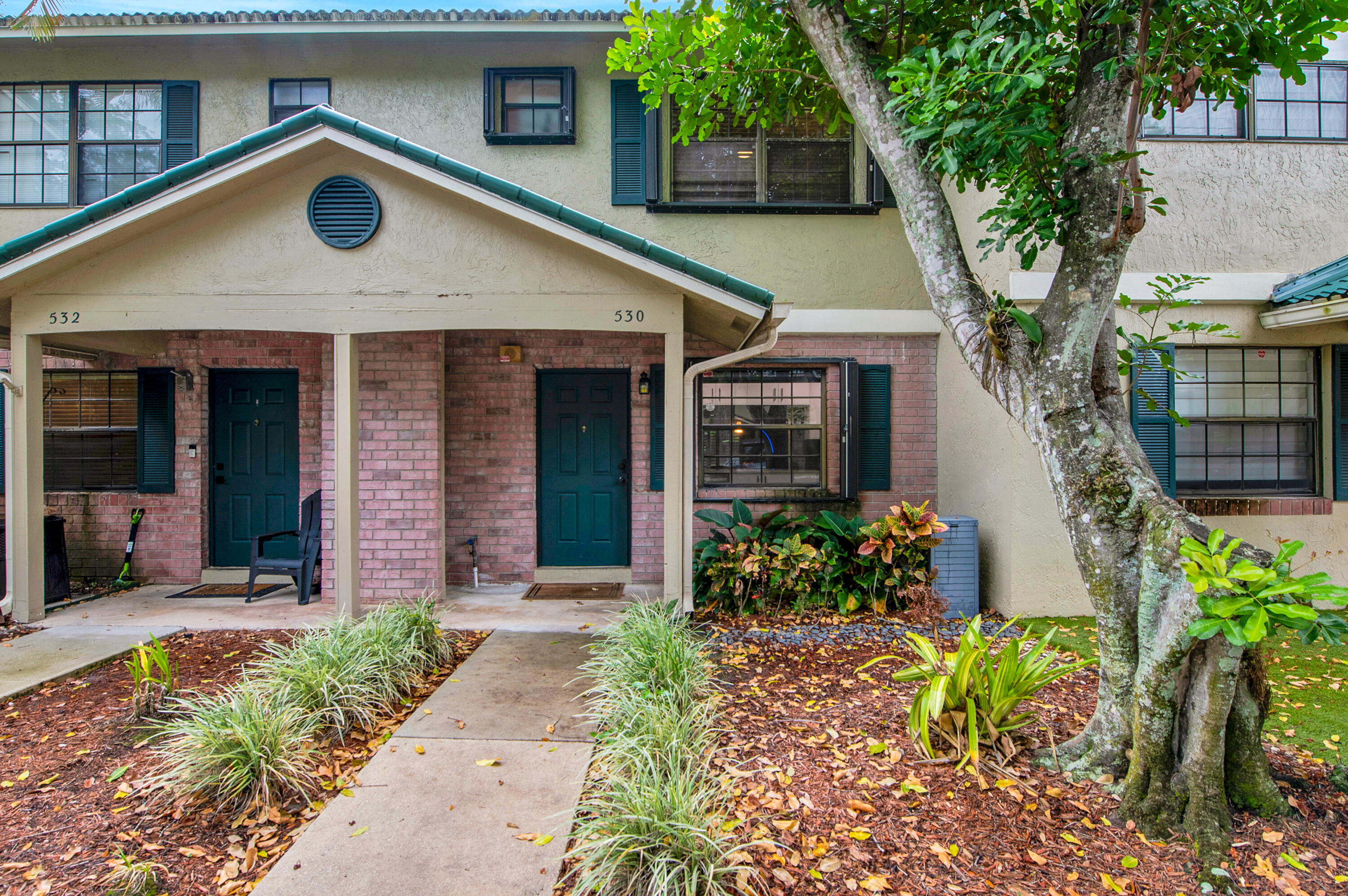 Foto de propiedad en 530 WESTREE Lane 530, Plantation, FL 33324 Plantation con MLS# 