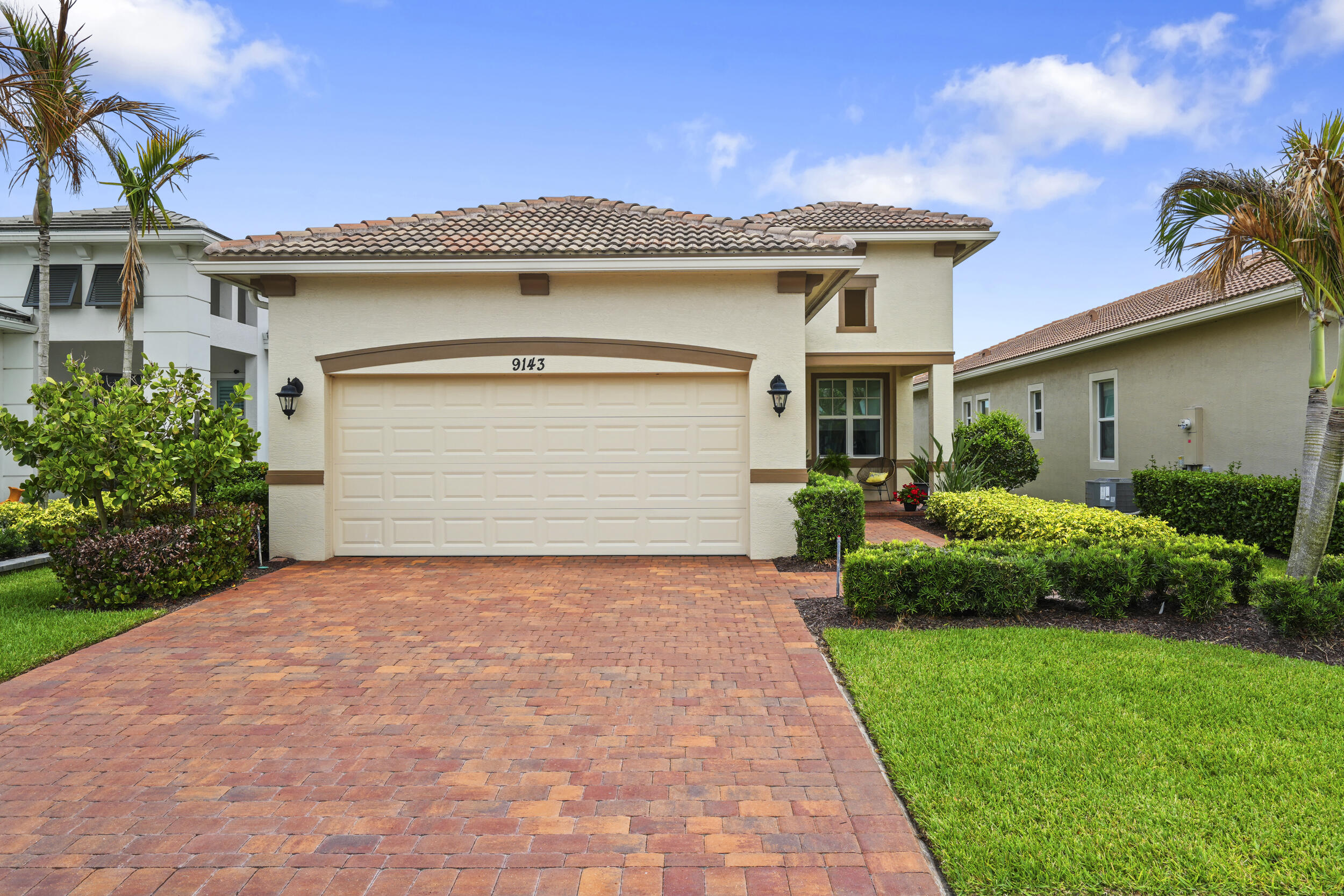 Foto de propiedad en 9143 SW MICHELE Way, Port St. Lucie, FL 34987 Port St. Lucie con MLS# 
