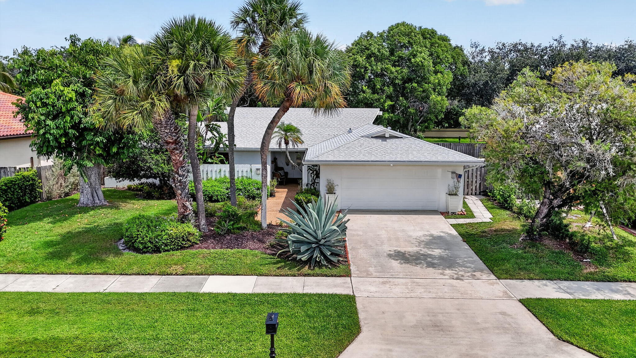 Foto de propiedad en 4899 Sugar Pine Drive, Boca Raton, FL 33487 Boca Raton con MLS# 