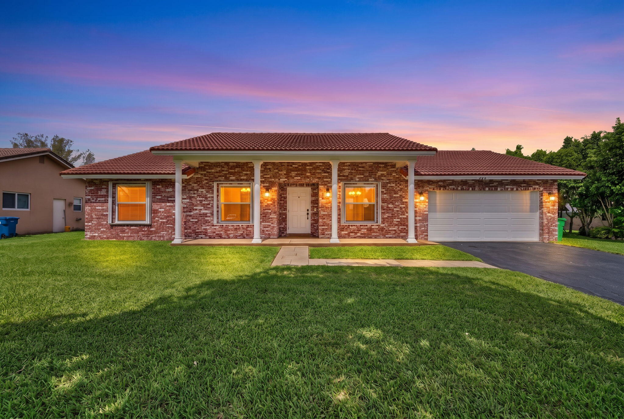 Foto de propiedad en 905 NW 133RD Avenue, Sunrise, FL 33325 Sunrise con MLS# 