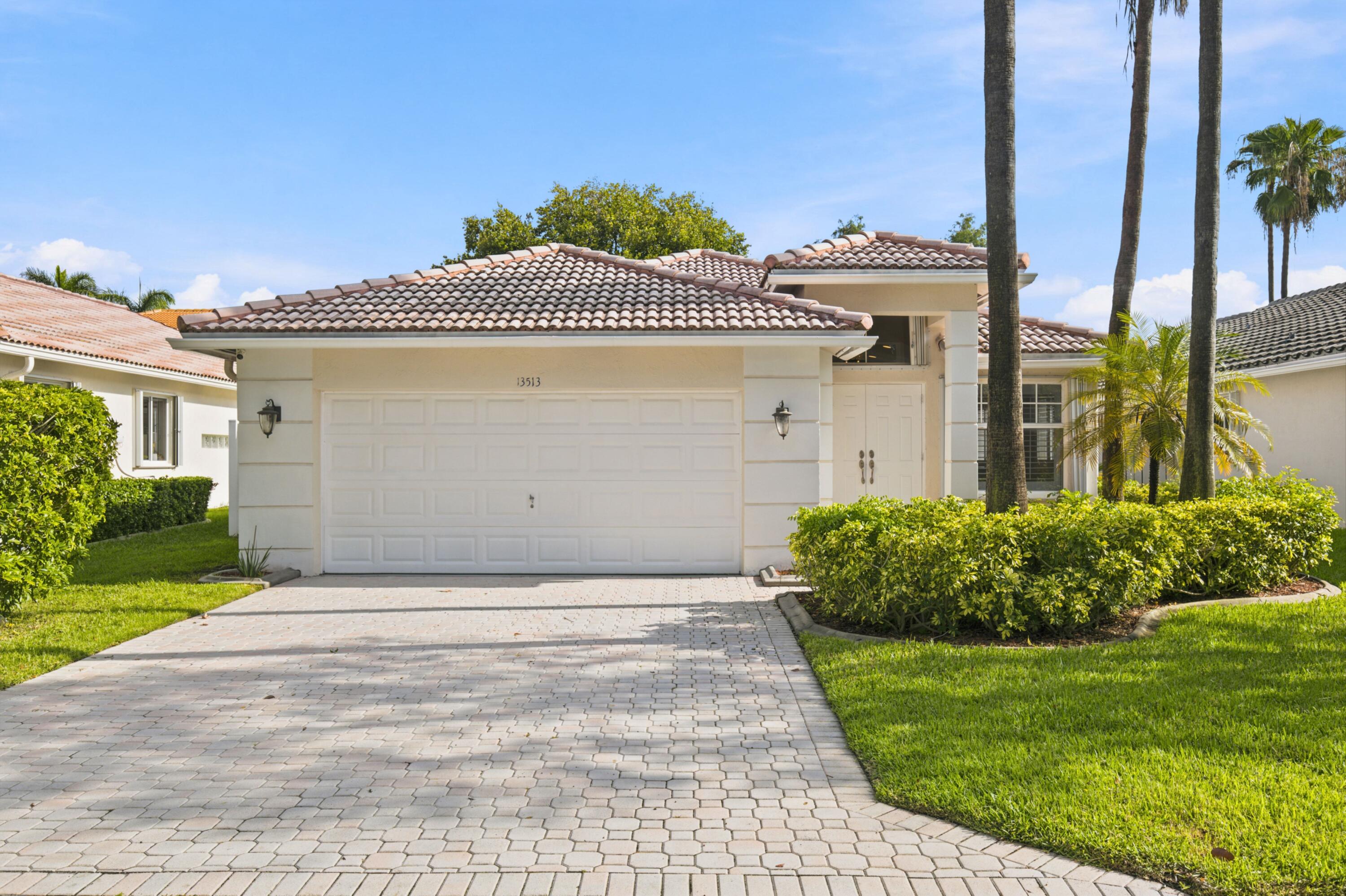 Foto de propiedad en 13513 NW 7TH Street, Plantation, FL 33325 Plantation con MLS# 