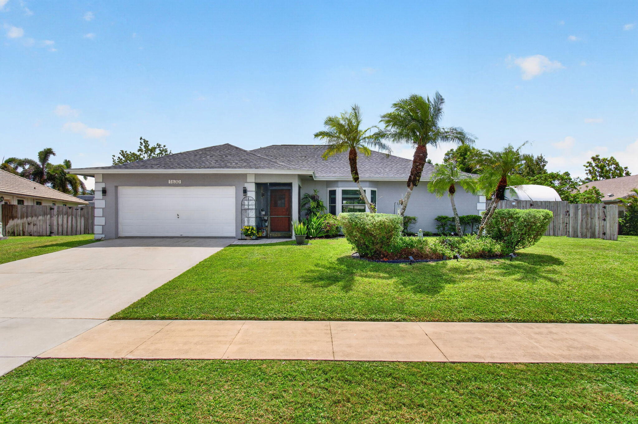 Foto de propiedad en 1630 Tamarack Way, Wellington, FL 33414 Wellington con MLS# 