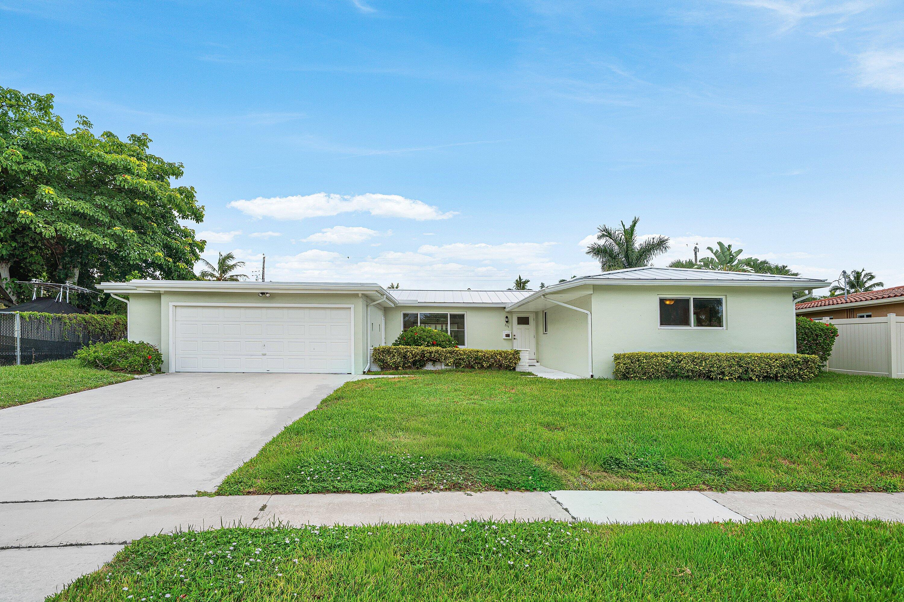 Foto de propiedad en 311 NE 23RD Way, Boca Raton, FL 33431 Boca Raton con MLS# 