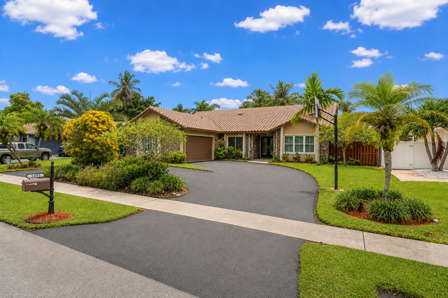 Foto de propiedad en 1491 NW 99TH Avenue, Plantation, FL 33322 Plantation con MLS# 