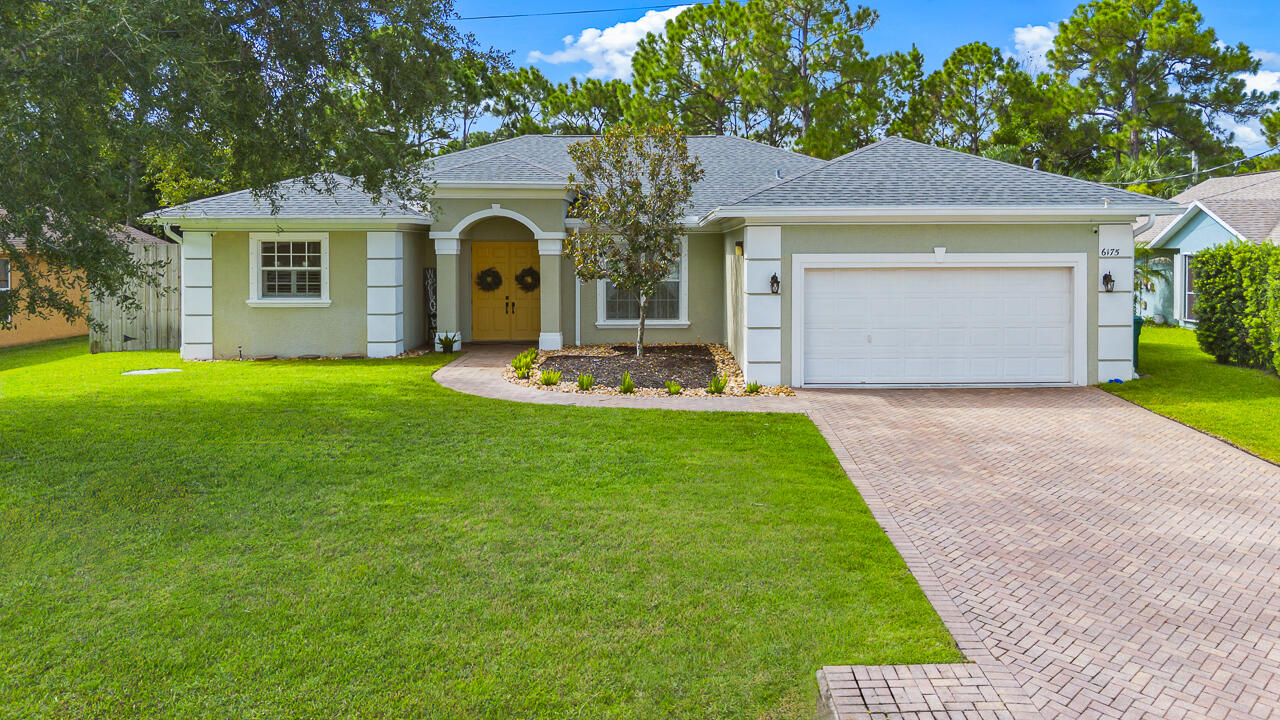 Foto de propiedad en 6175 NW EAST DEVILLE Circle, Port St. Lucie, FL 34986 Port St. Lucie con MLS# 