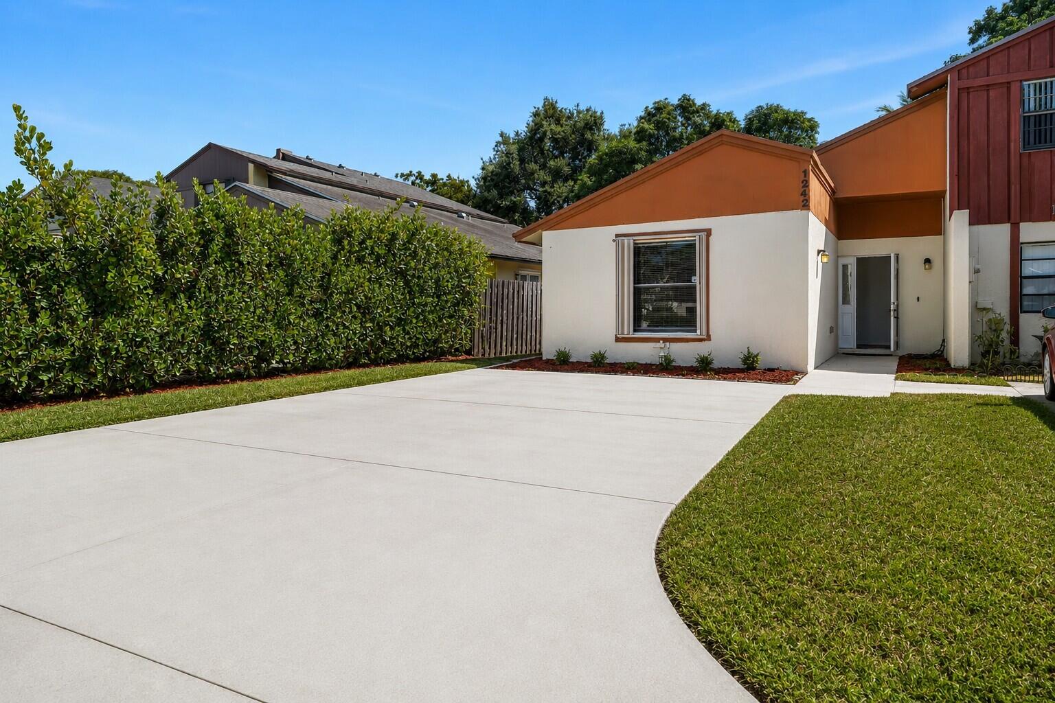 Foto de propiedad en 1242 The 12th Fairway, Wellington, FL 33414 Wellington con MLS# 