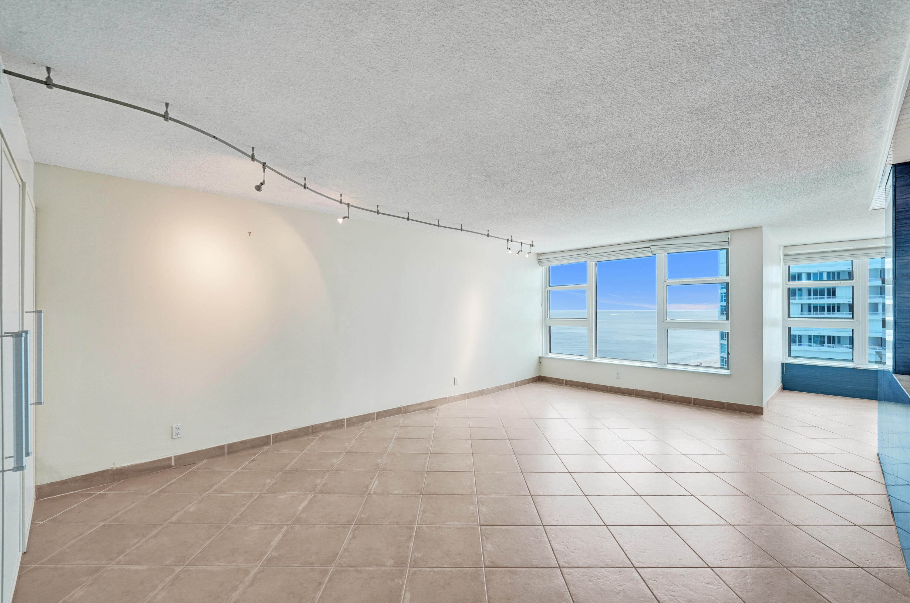 Foto de propiedad en 1620 S Ocean Boulevard 14-D, Lauderdale-By-The-Sea, FL 33062 Lauderdale-By-The-Sea con MLS# 