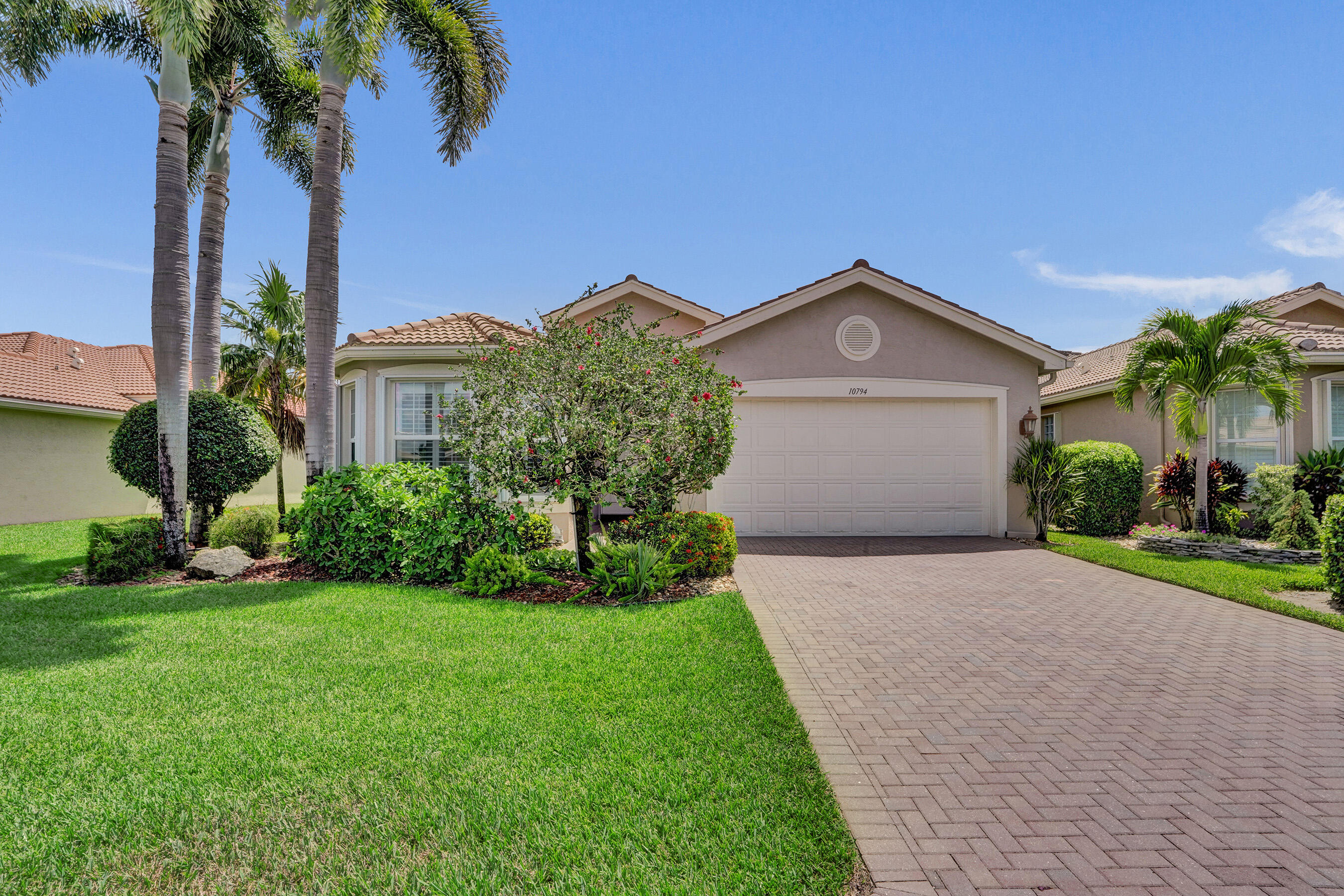 Foto de propiedad en 10794 REDLAKE Isle, Boynton Beach, FL 33473 Boynton Beach con MLS# 