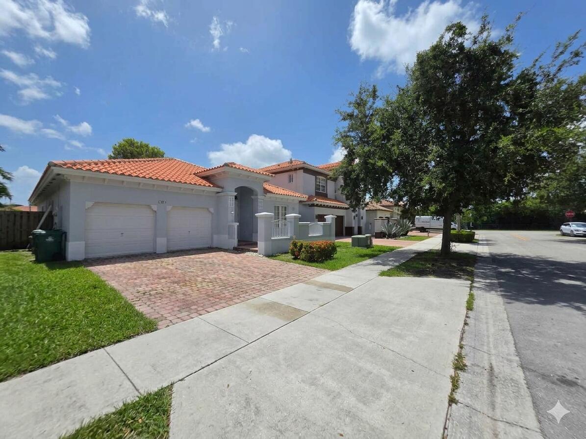 En Venta 1821 SW 152nd Court, Miami, FL 33185, Miami, FL 33185