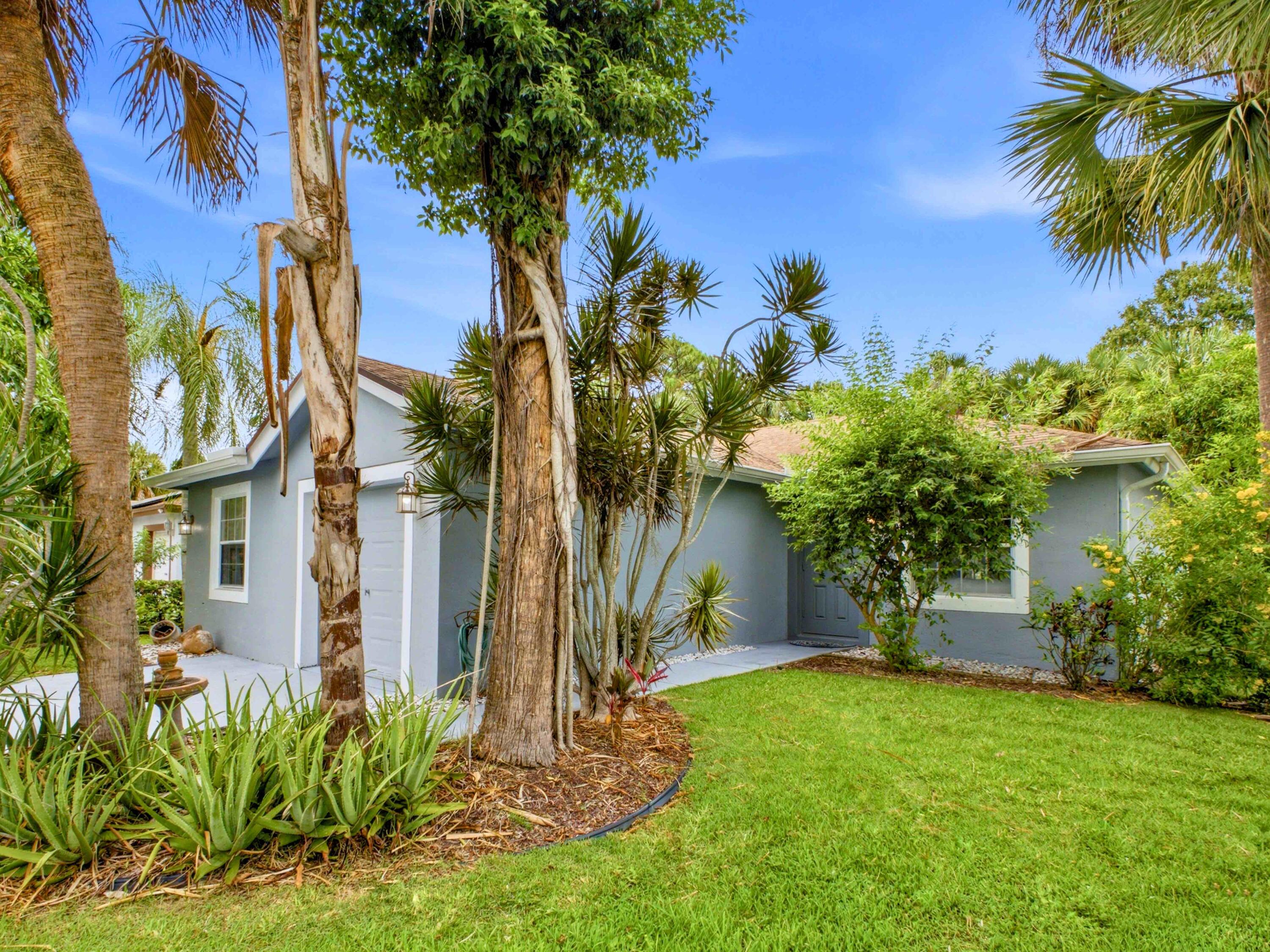 Foto de propiedad en 5418 CLUB Circle, Haverhill, FL 33415 Haverhill con MLS# 
