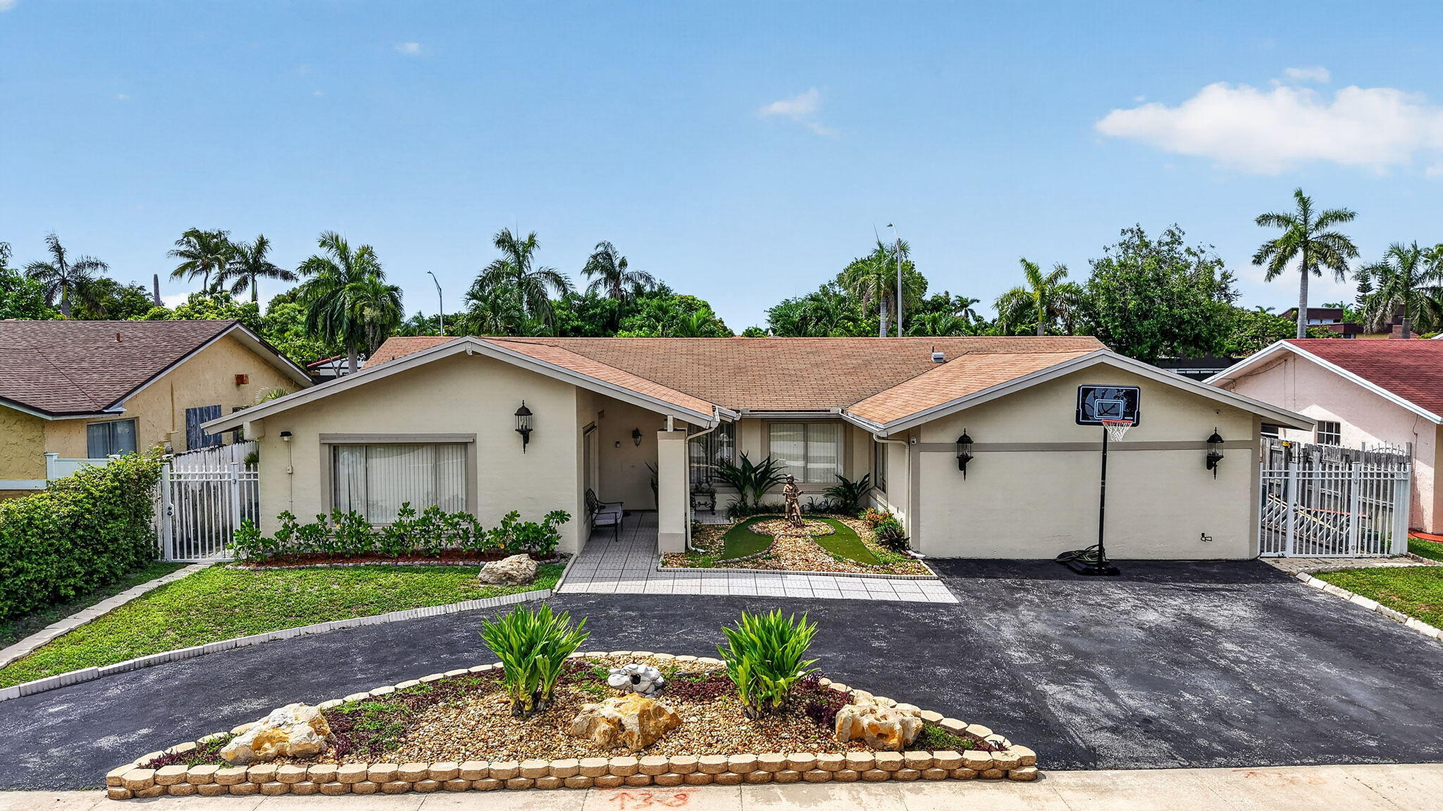 En Venta 910 NE 205TH Street, Miami, FL 33179, Miami, FL 33179