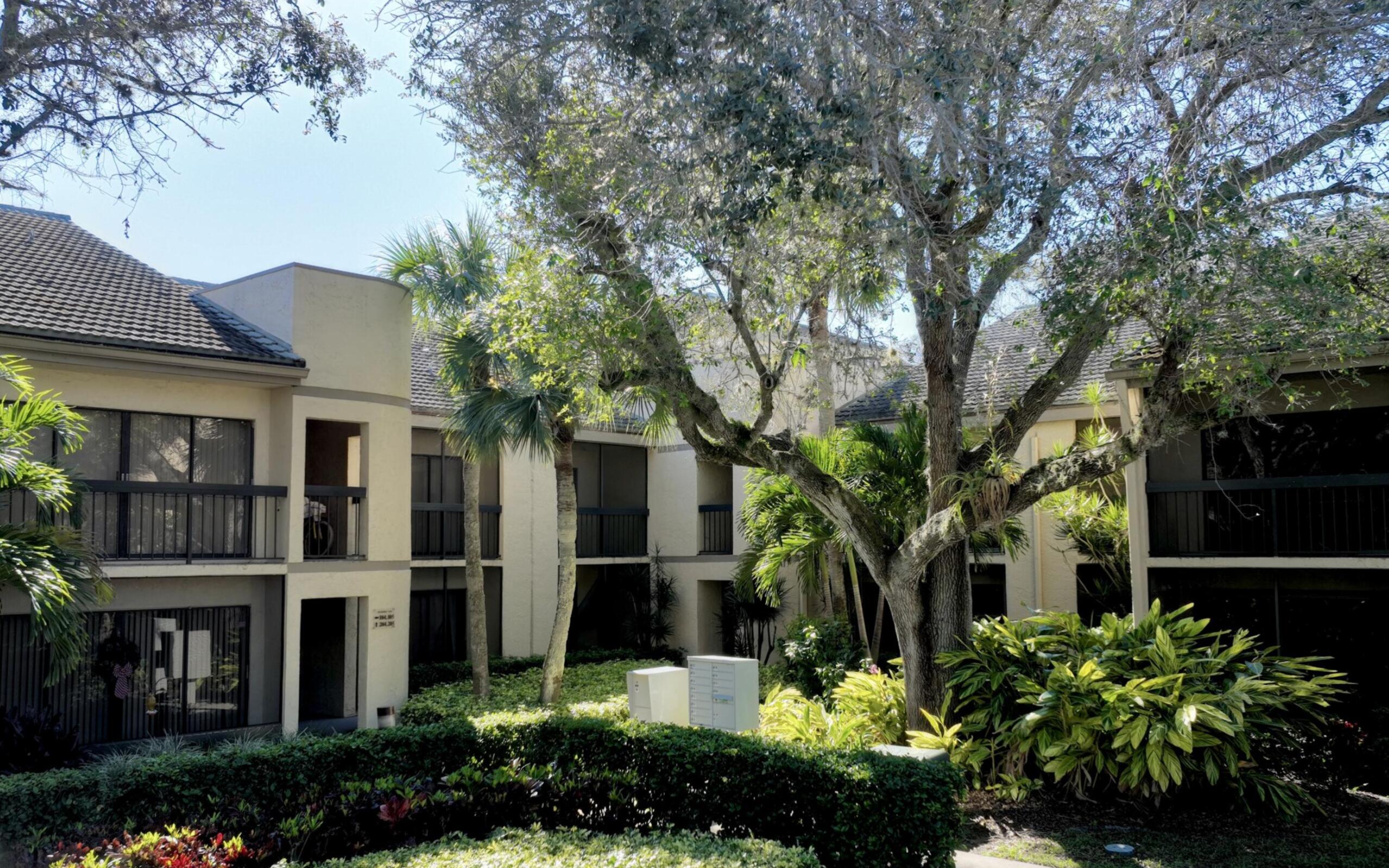 En Venta 9460 Meadowood Drive 202, Fort Pierce, FL 34951, Fort Pierce, FL 34951